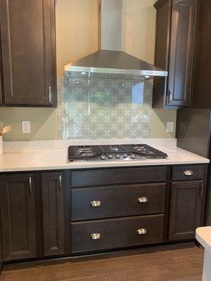 Kitchen Remodel using IMAGIO Solid Glass StoveSplash