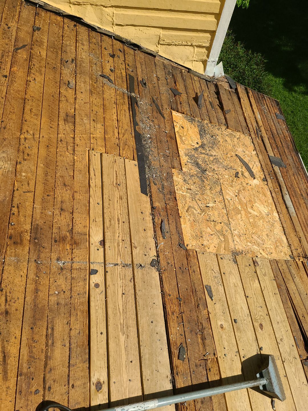 Arlington: CertainTeed Landmark Designer Shingles in Moire Black by RM Banning, Inc.