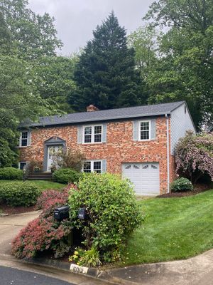 Burke: CertainTeed Landmark Designer Shingles in Moire Black