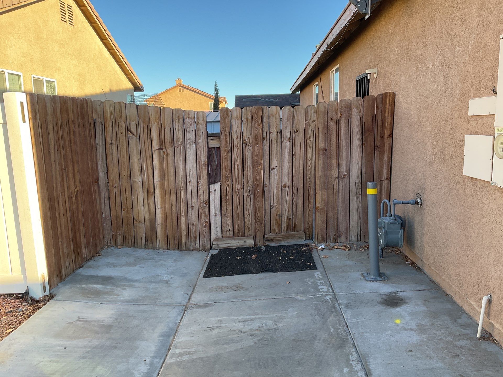 White Privacy Vinyl by Fence Guys Inc. 
