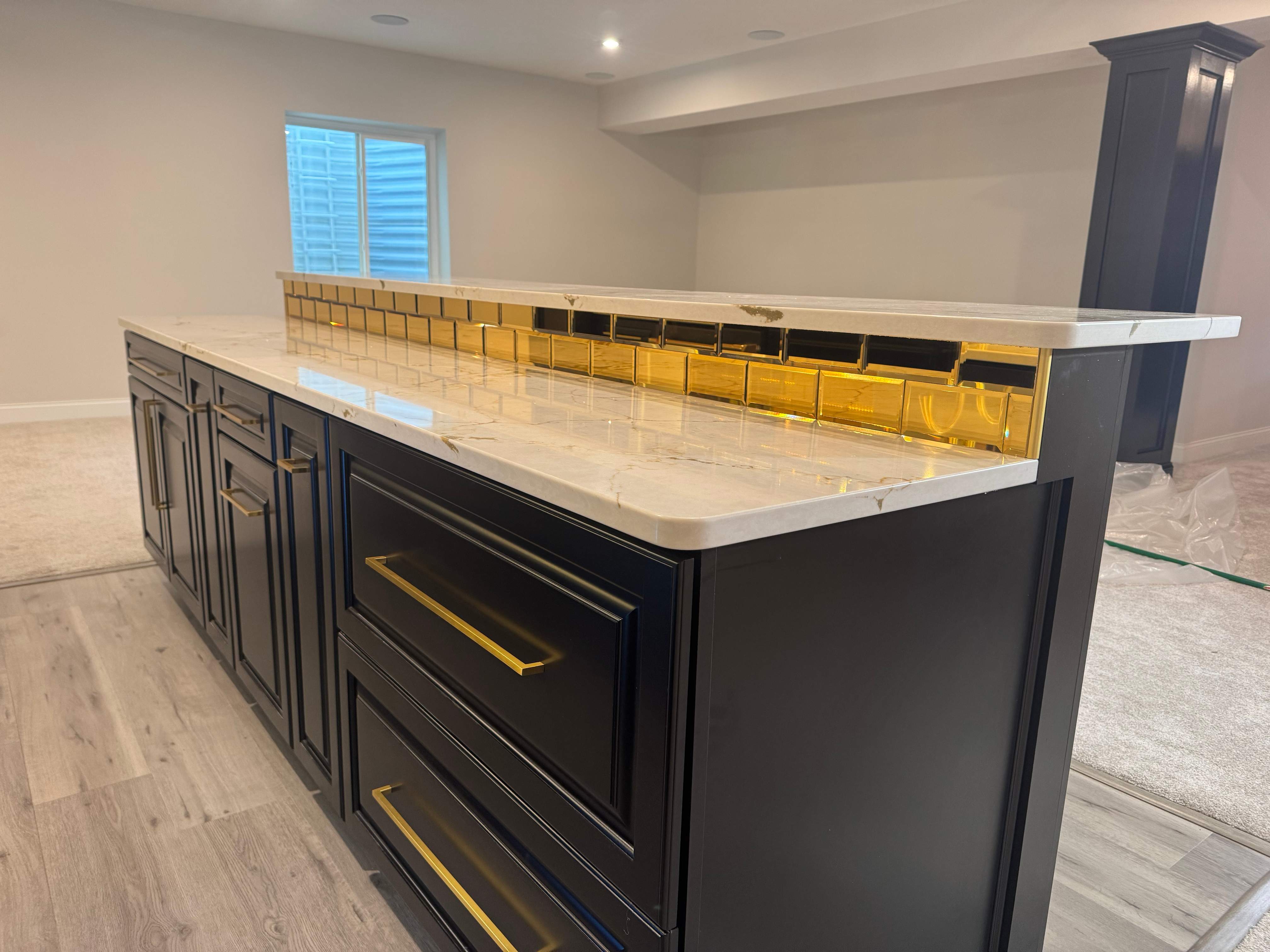 Wet Bar / Custom Storage / Laundry Room by Farmer Home Solutions