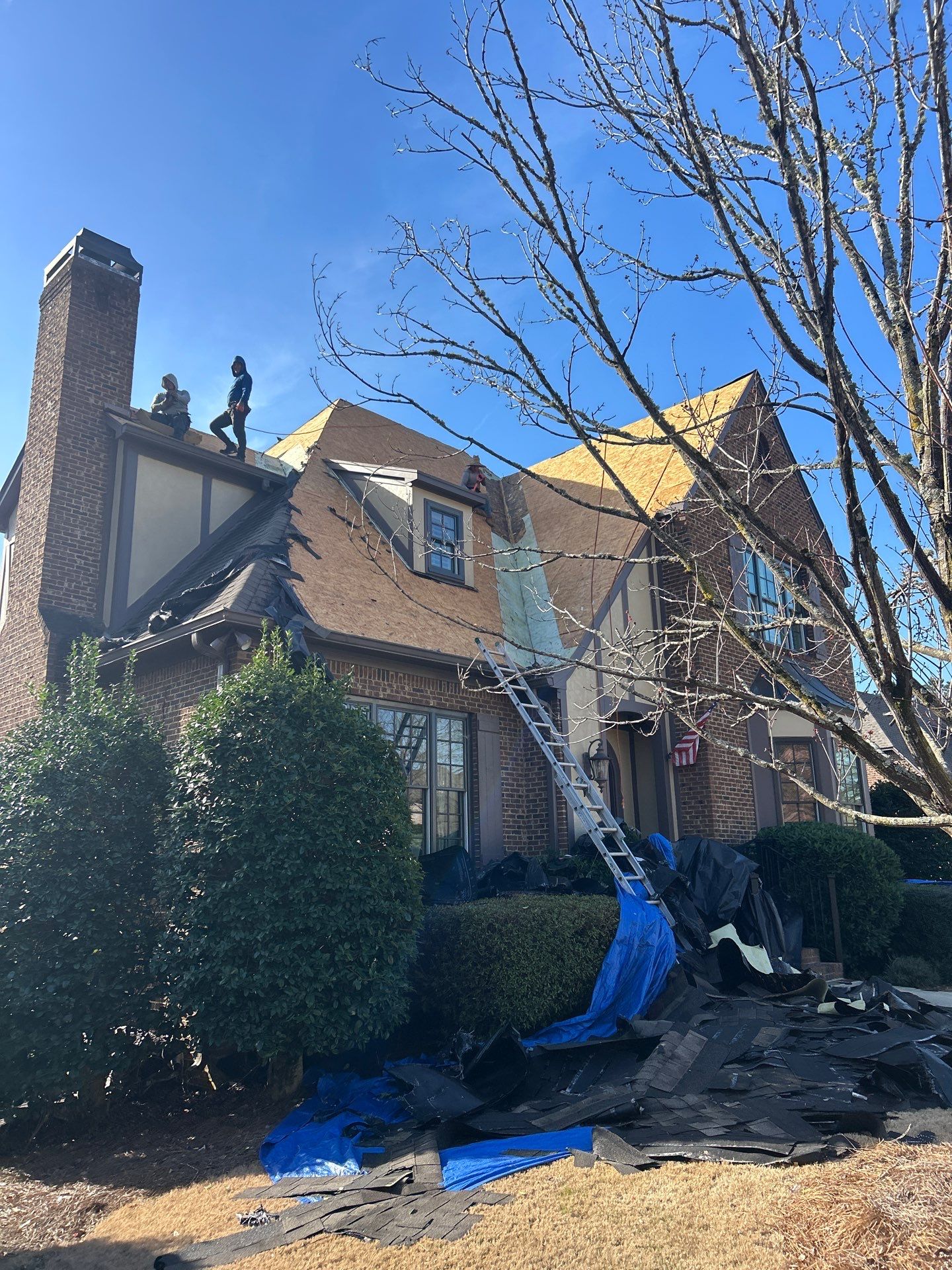 GAF UHDZ- Weathered Wood by Elite Roofing LLC