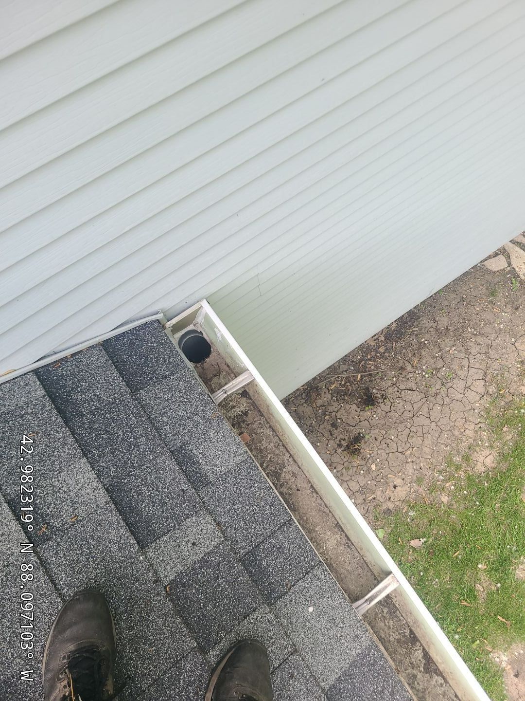 HOA gutter cleaning after photo.