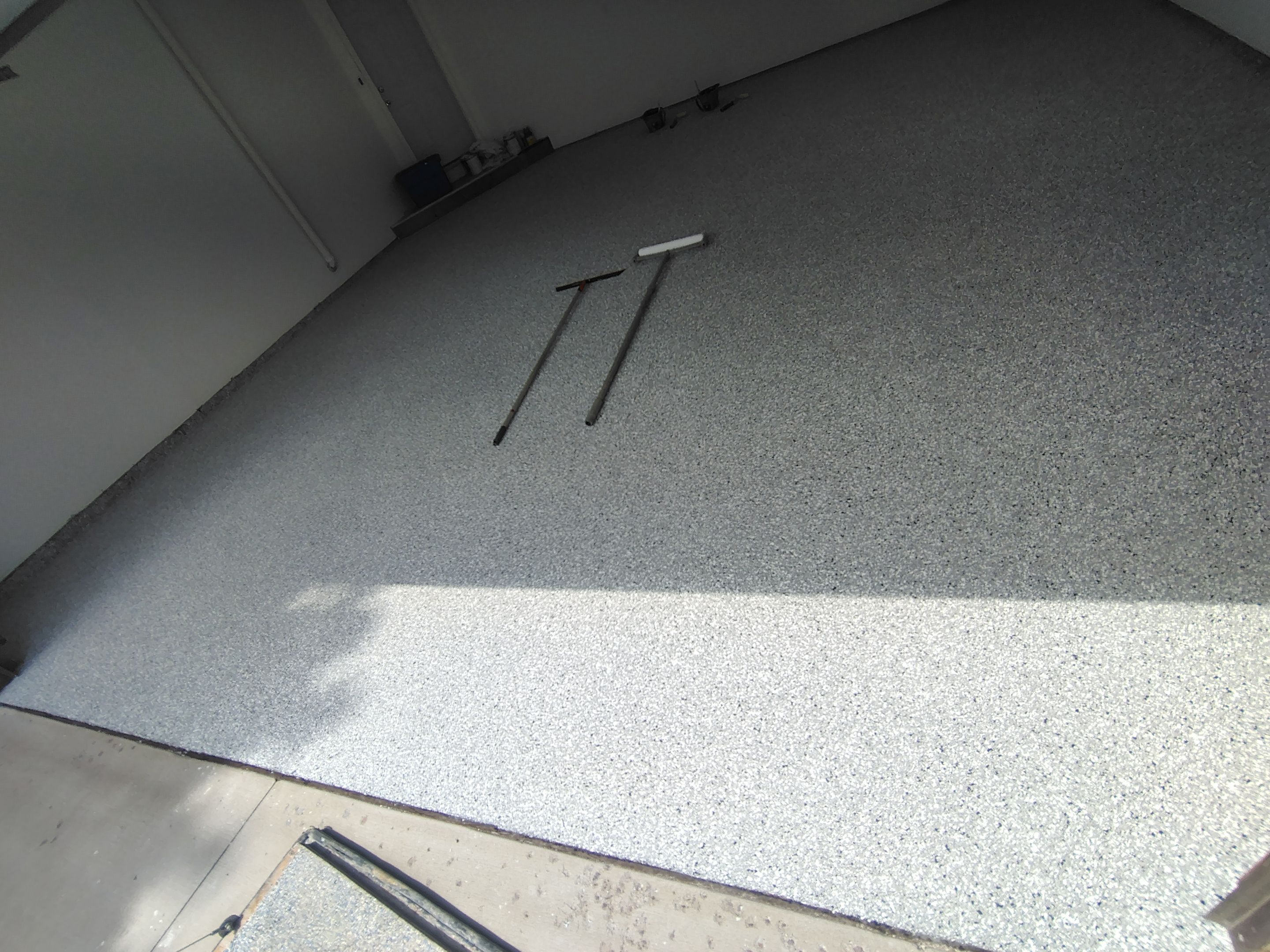 Sioux Falls Garage Floor Coating with Speckled Flake Finish by Select Painting, Coatings & Garage Cabinets
