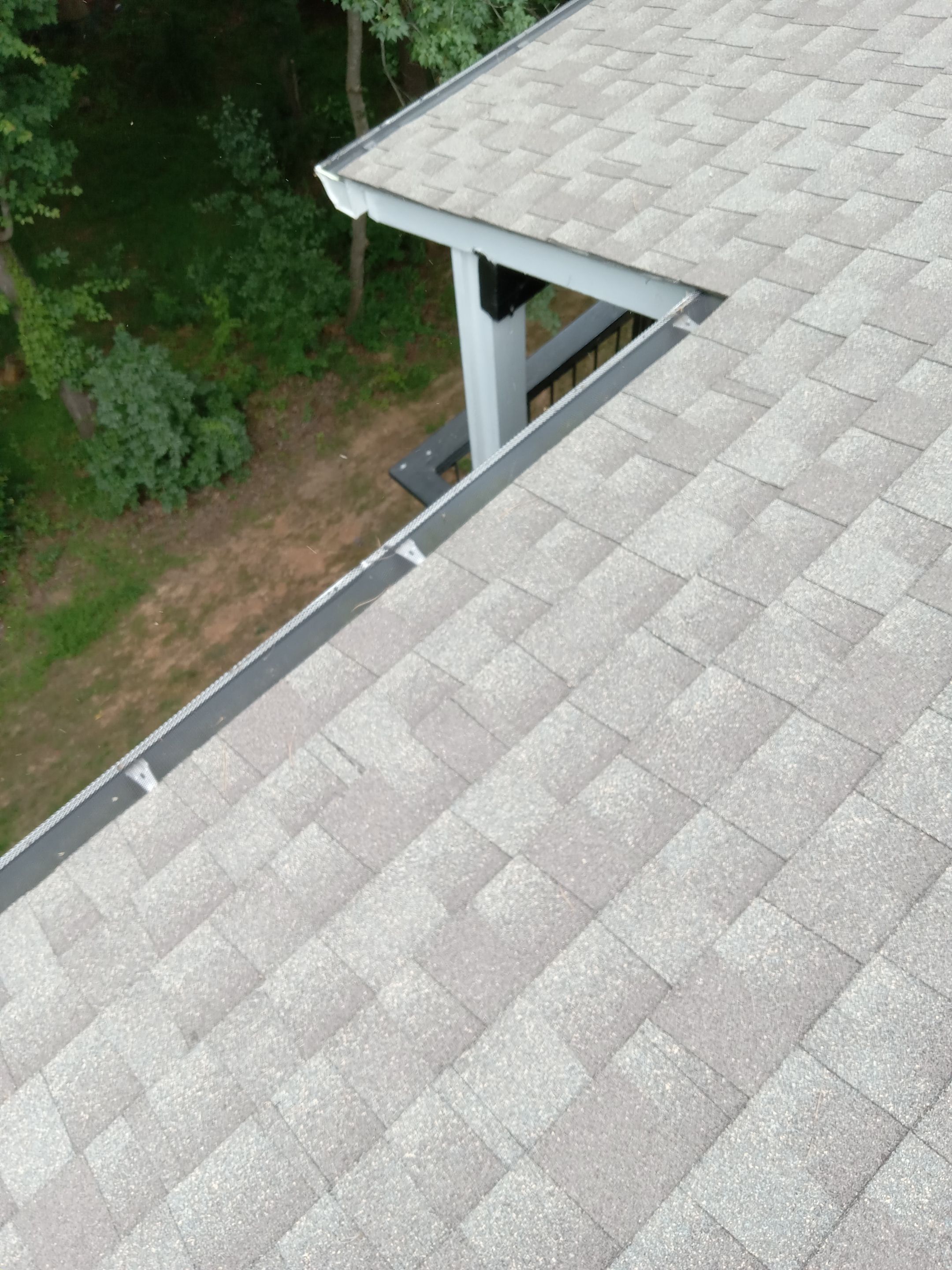HOA gutter cleaning after photo.