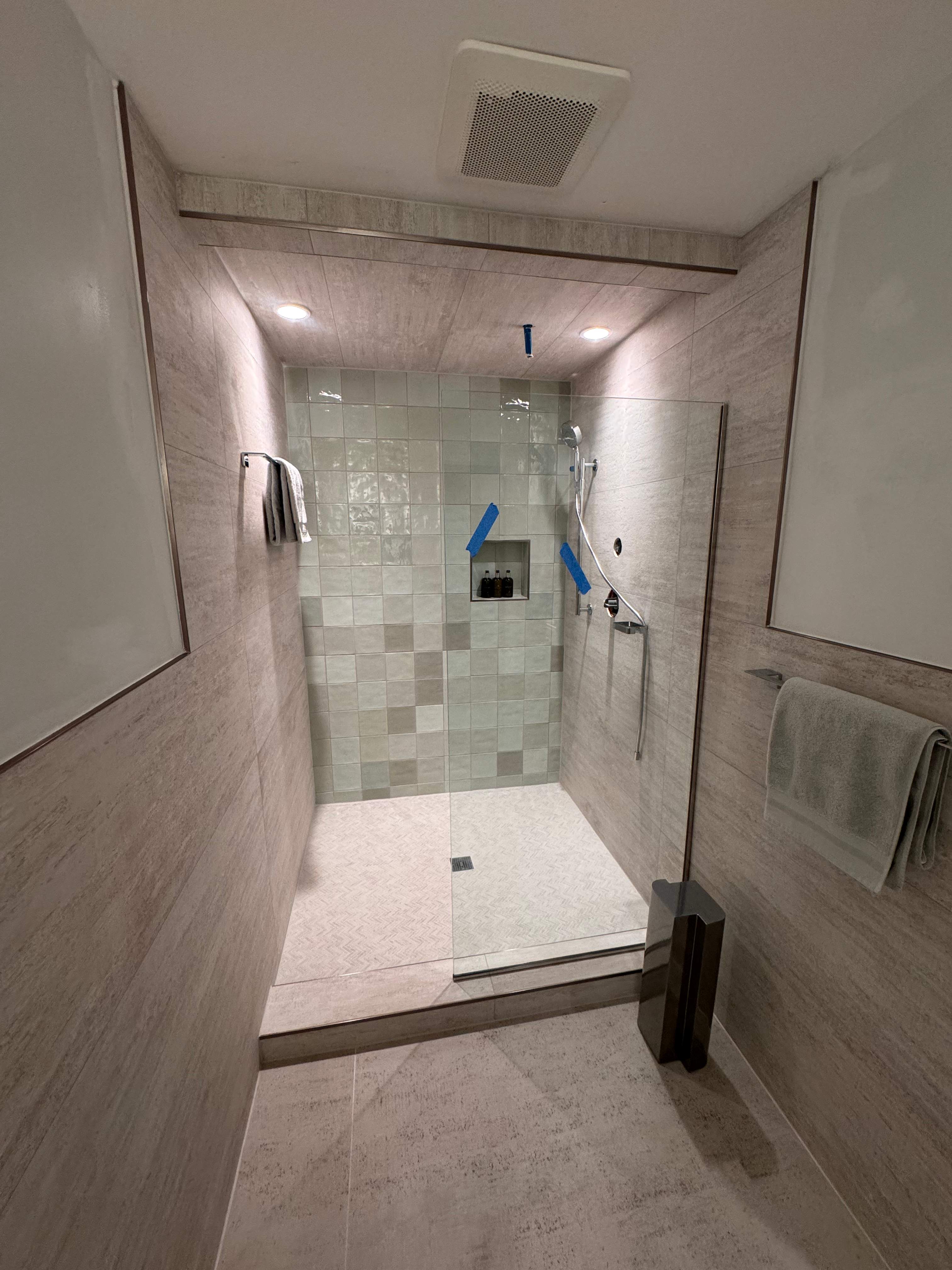 Two bathrooms renovation by Prudencio