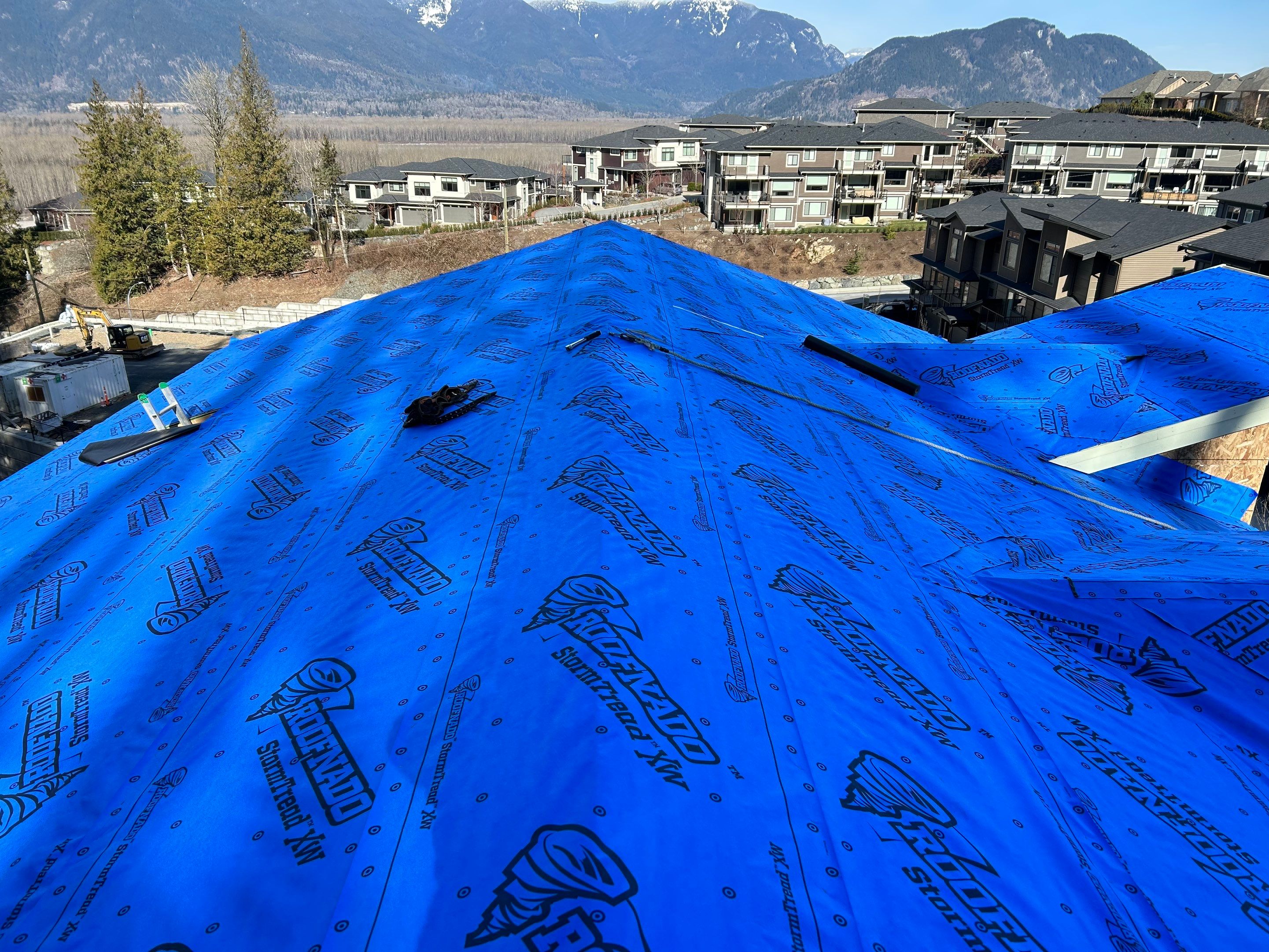 Residential Roofing Installation using OC Oakridge shingles by Top Notch Roofing Inc