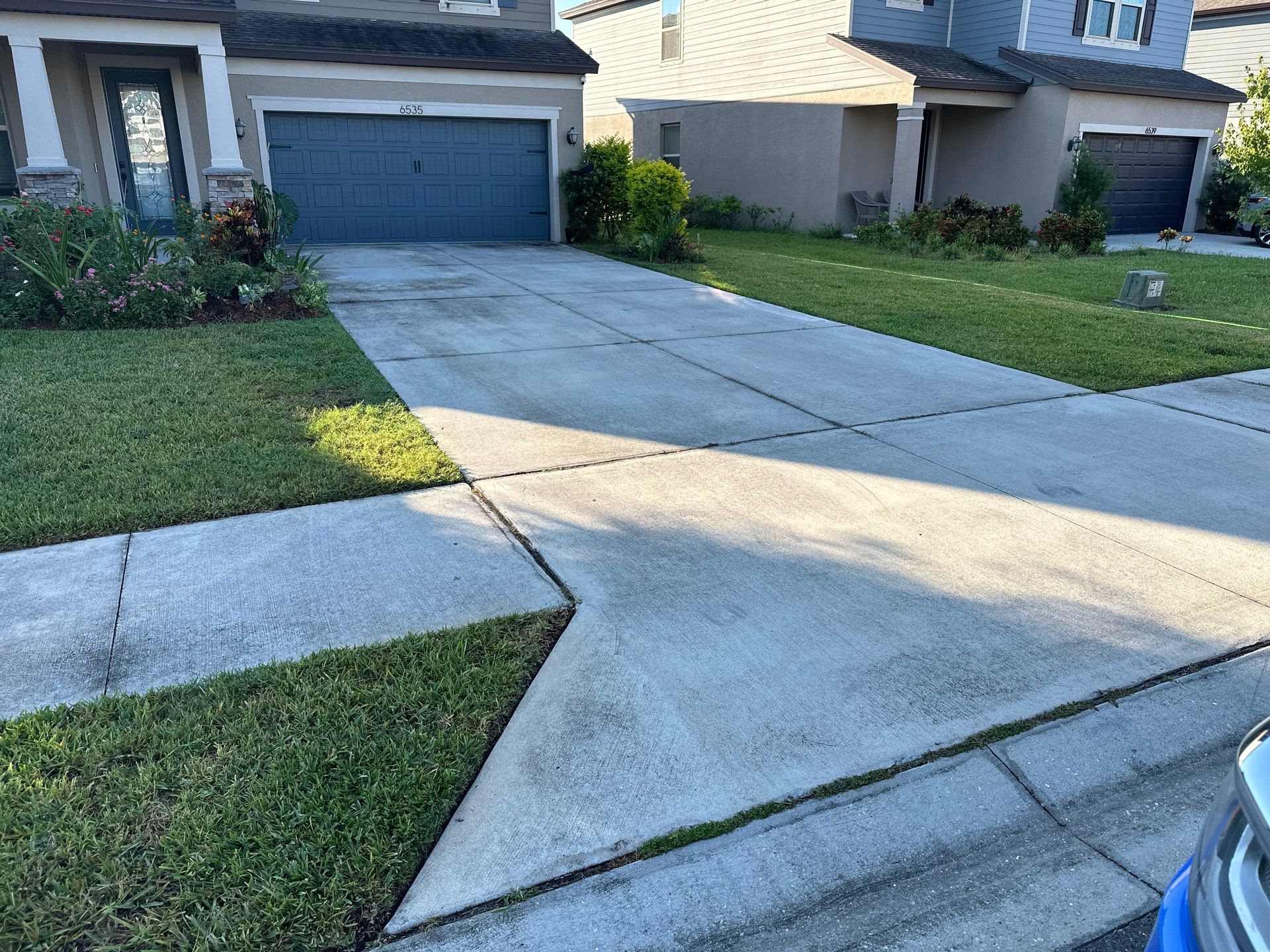 Driveway Cleaning in Palmetto, FL – Trevesta Community by Sunshine AquaWash