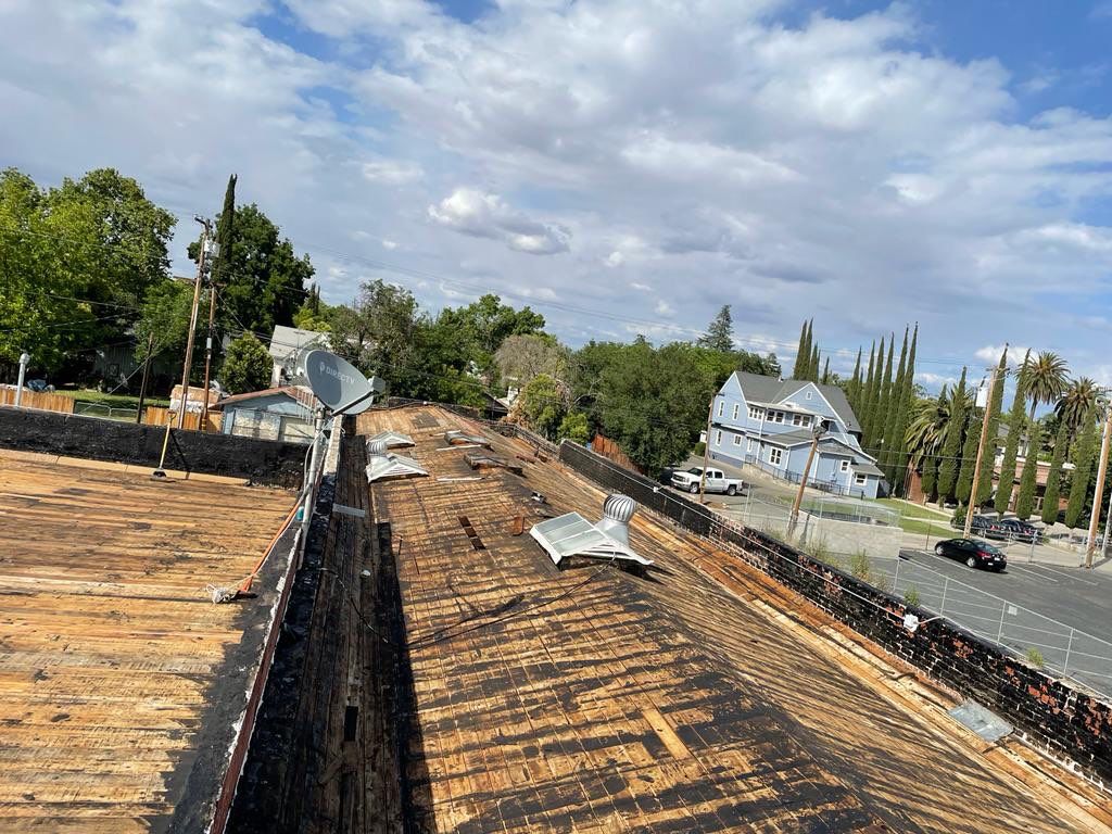 Commercial Roofing Installation using Conklin BenchPly system with PUMA top coat (imbedded fabric system) by Straight Edge Roofing Inc