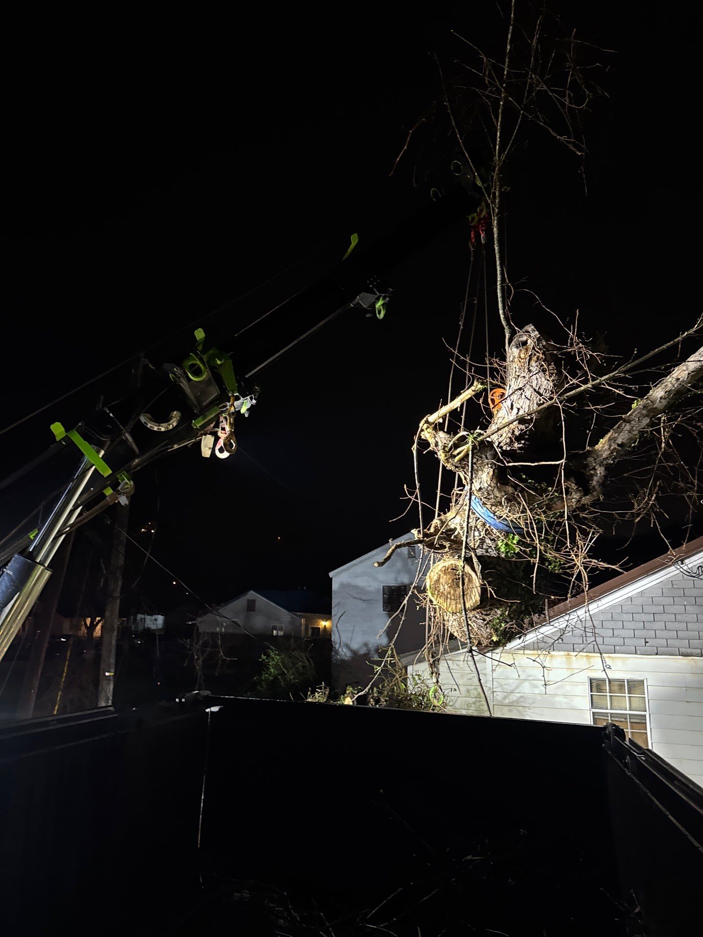 Project in Nitro, WV 	Rotator Crane Lifts Tree Off House | Nitro WV 	•	One Wrong Move Job | Rotator Crane Tree Removal 	•	Heavy Rescue Tree Job | Nitro WV 	•	Extreme Tree Removal Over Home | Nitro WV by Jones Empire LLC