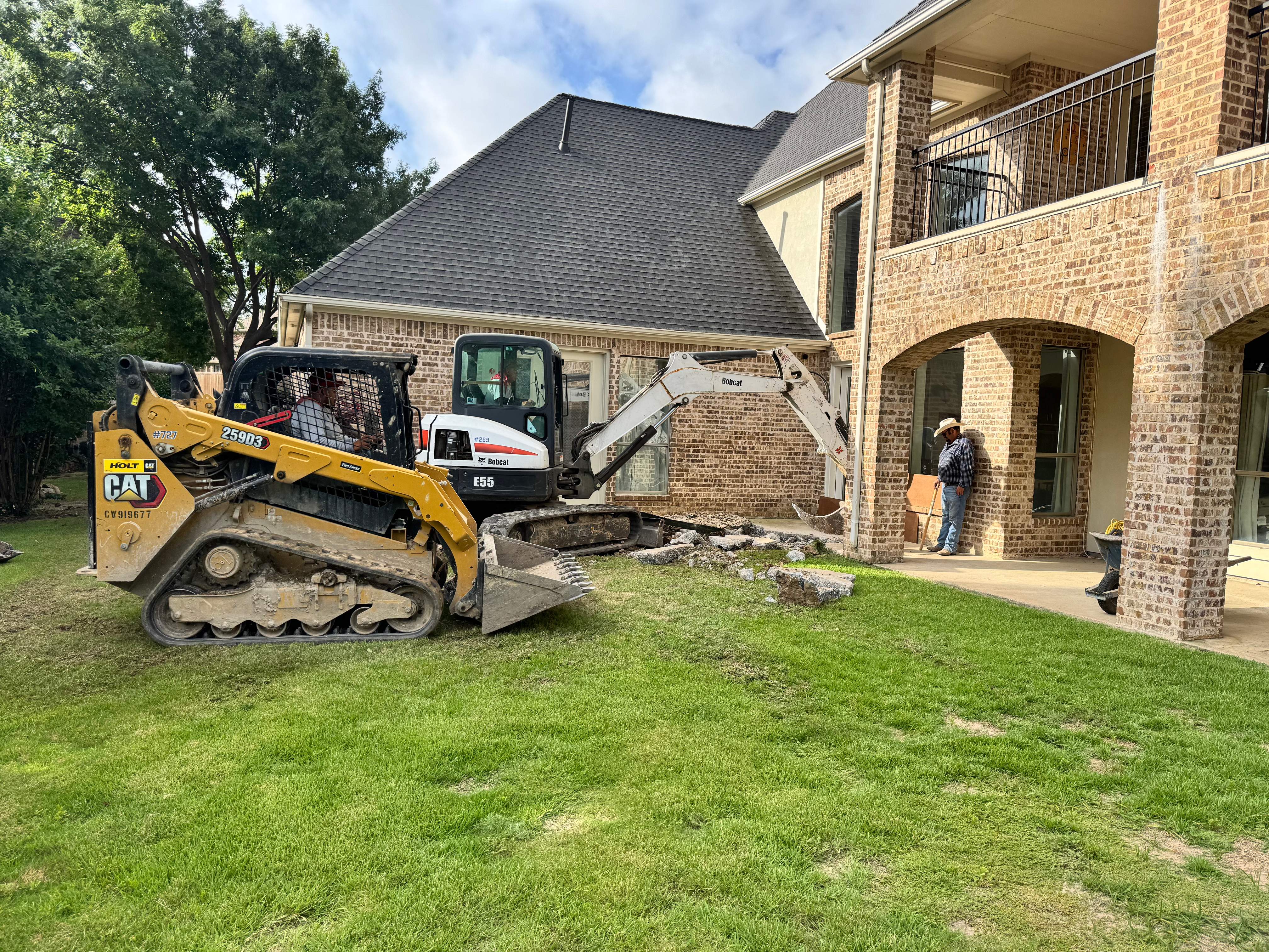 Large Freeform Resort-Style Pool by Pinnacle Pools and Spas - DFW