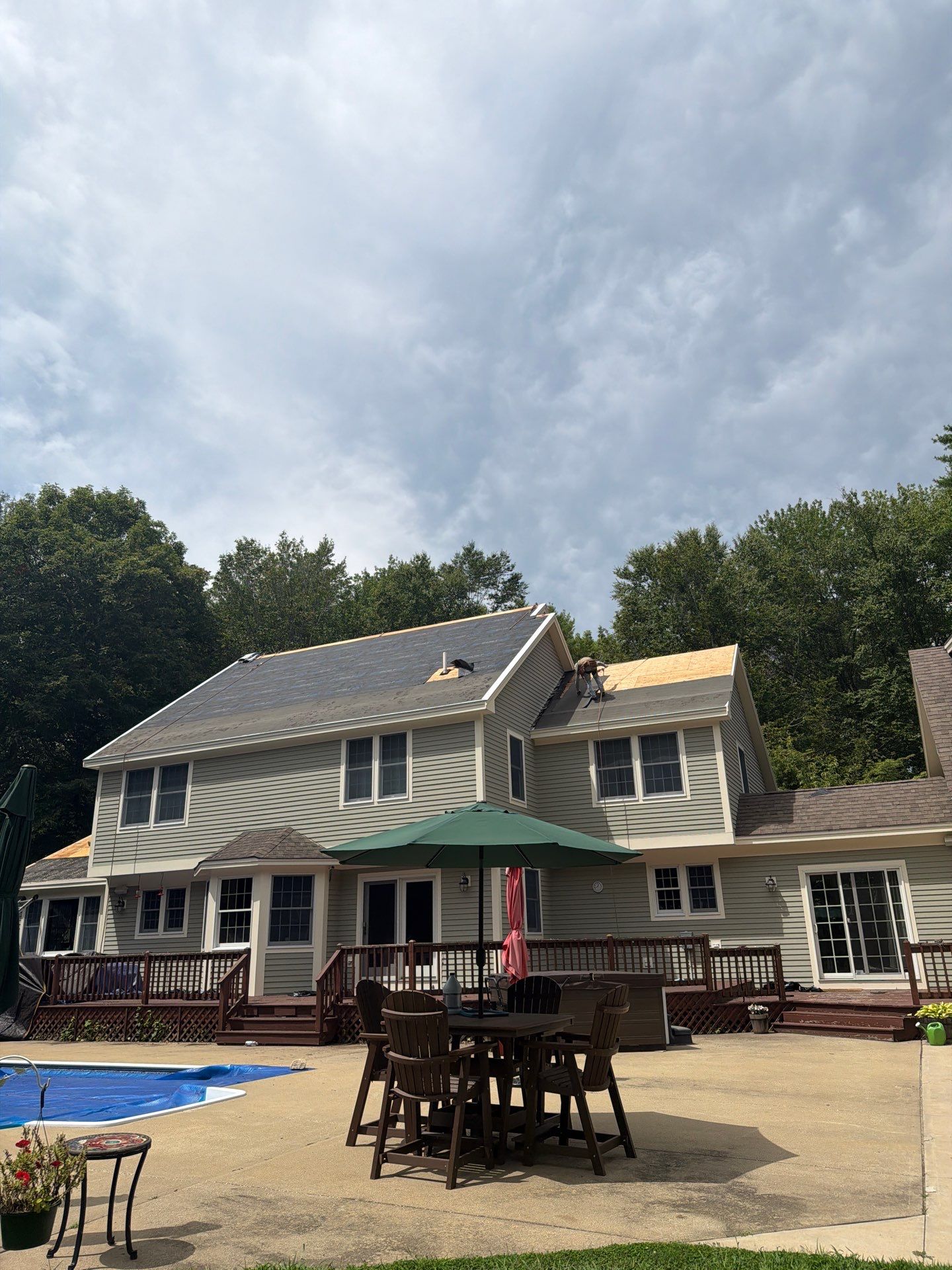 š IKO Roof Transformation in Berwick, Maine! š²šØ by Tall pine roofing