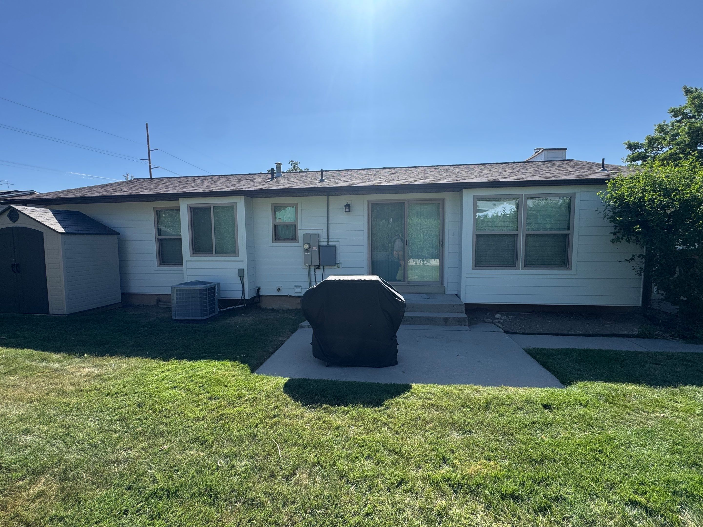 Orem | Hardie B&B and Lap Siding | Cobble Stone & Arctic White by Ideal Siding Utah