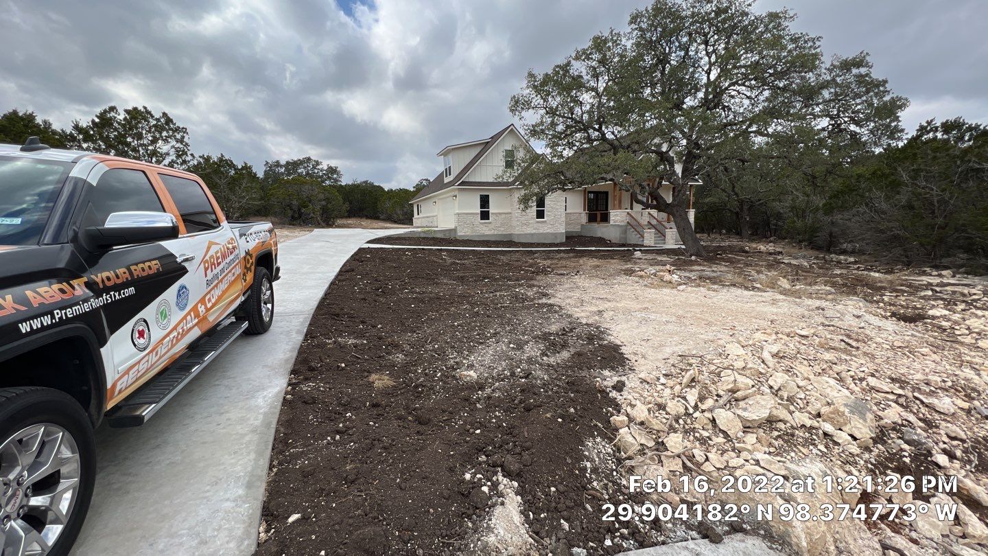 New Home Construction using Owens Corning 30 year Architectural Shingles by Premier Roofing and Contracting