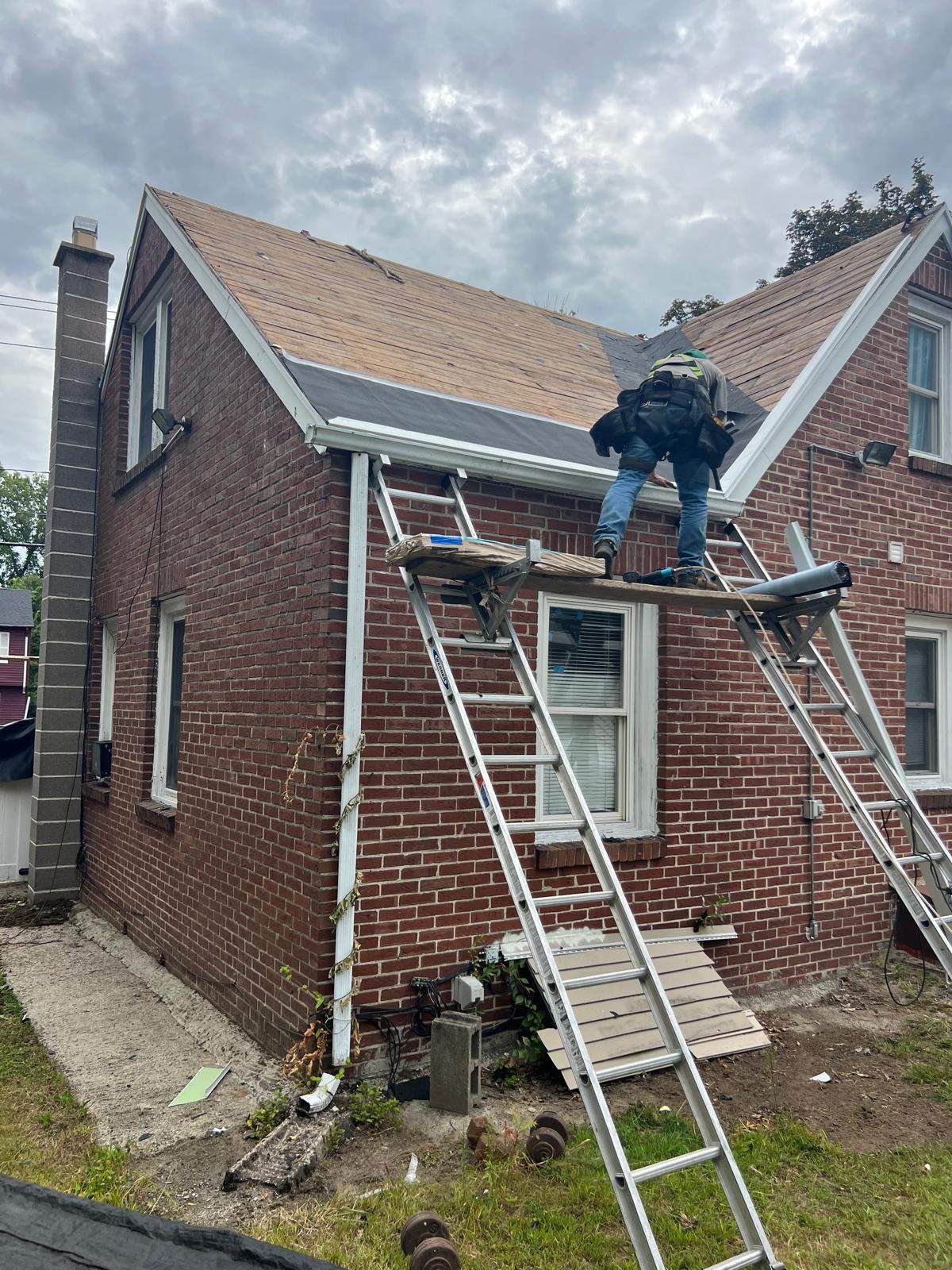 Full Roof Replacement – Owens Corning Duration, Onyx Black with Ridge Vent Upgrade by JOHNNYS PRO