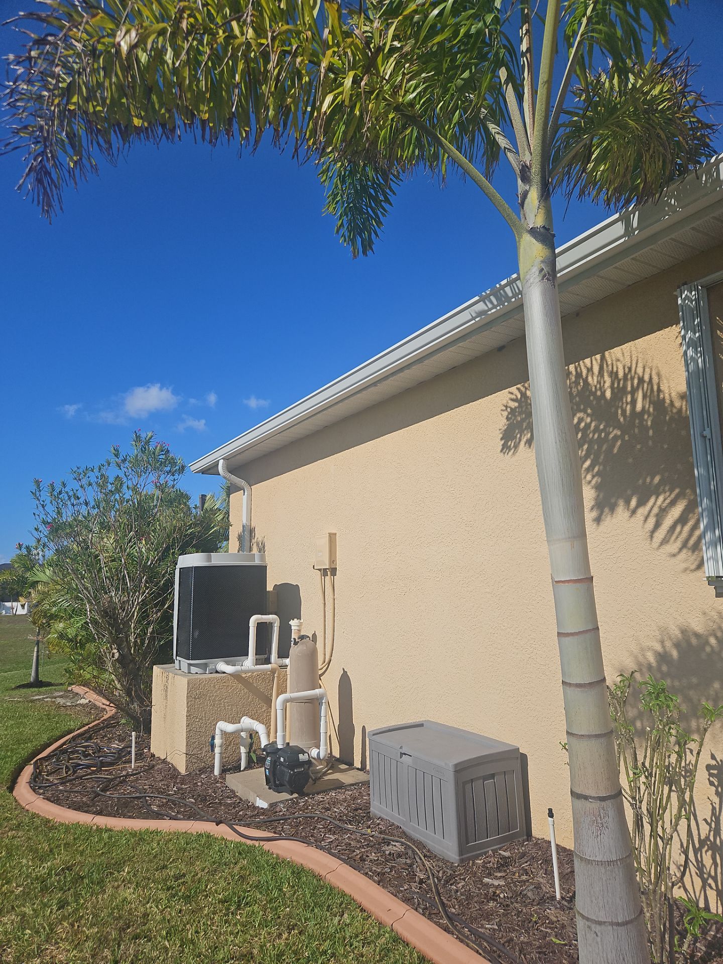 White 6 Inch Seamless Gutters using K-Style Seamless Gutters in Punta Gorda FL by Gutter Professors
