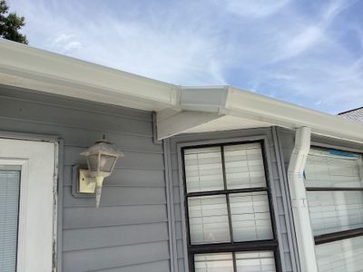 Aluminum Seamless Gutters using Splash Guard in Cape Coral FL