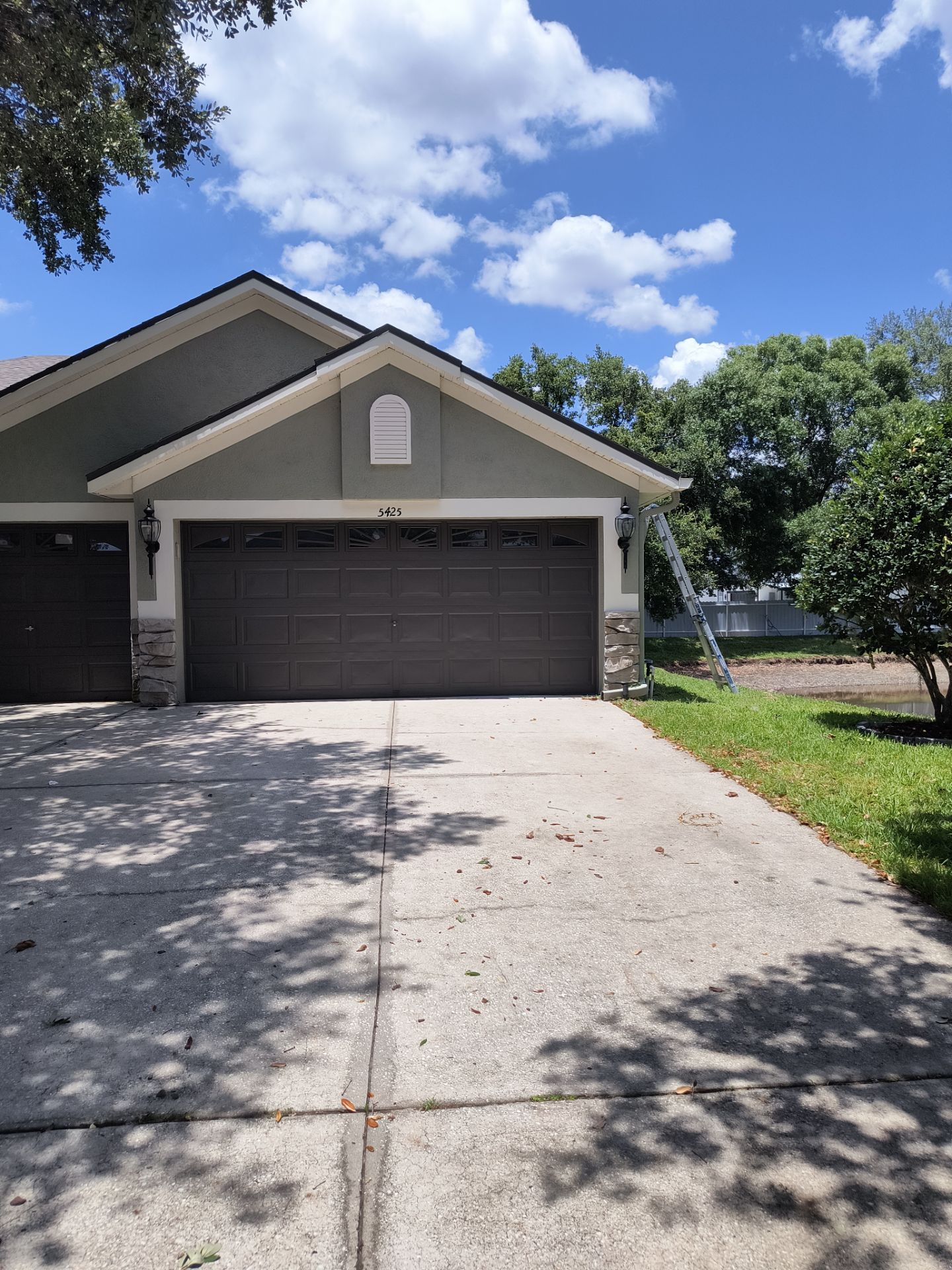 Professional Gutter Cleaning in Lutz FL by Gutter Professors