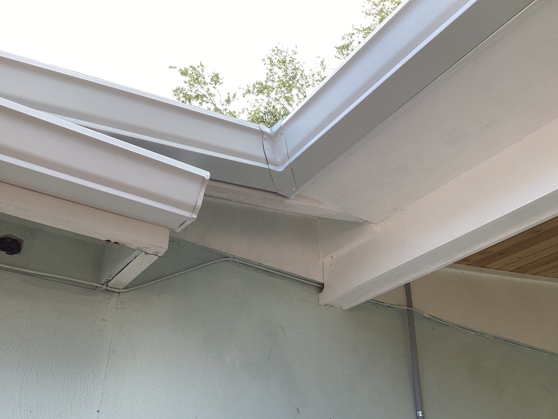 Elegant 7-Inch Seamless Gutters in Sarasota FL in Sarasota FL by Gutter Professors