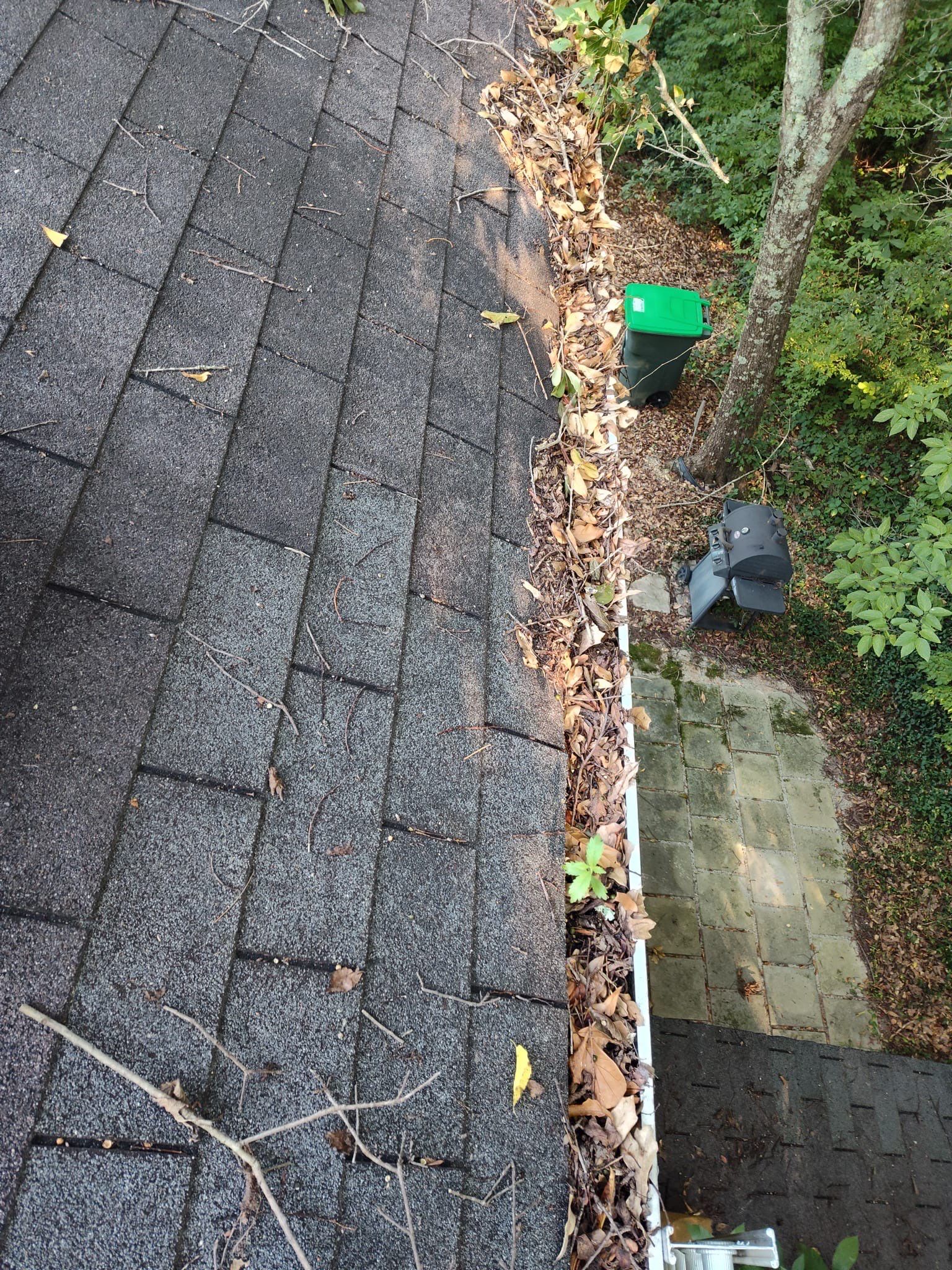 Gutter Cleaning and Gutter Guard Install using Bulldog Metal Gutter Guards by Undersun Roofing 
