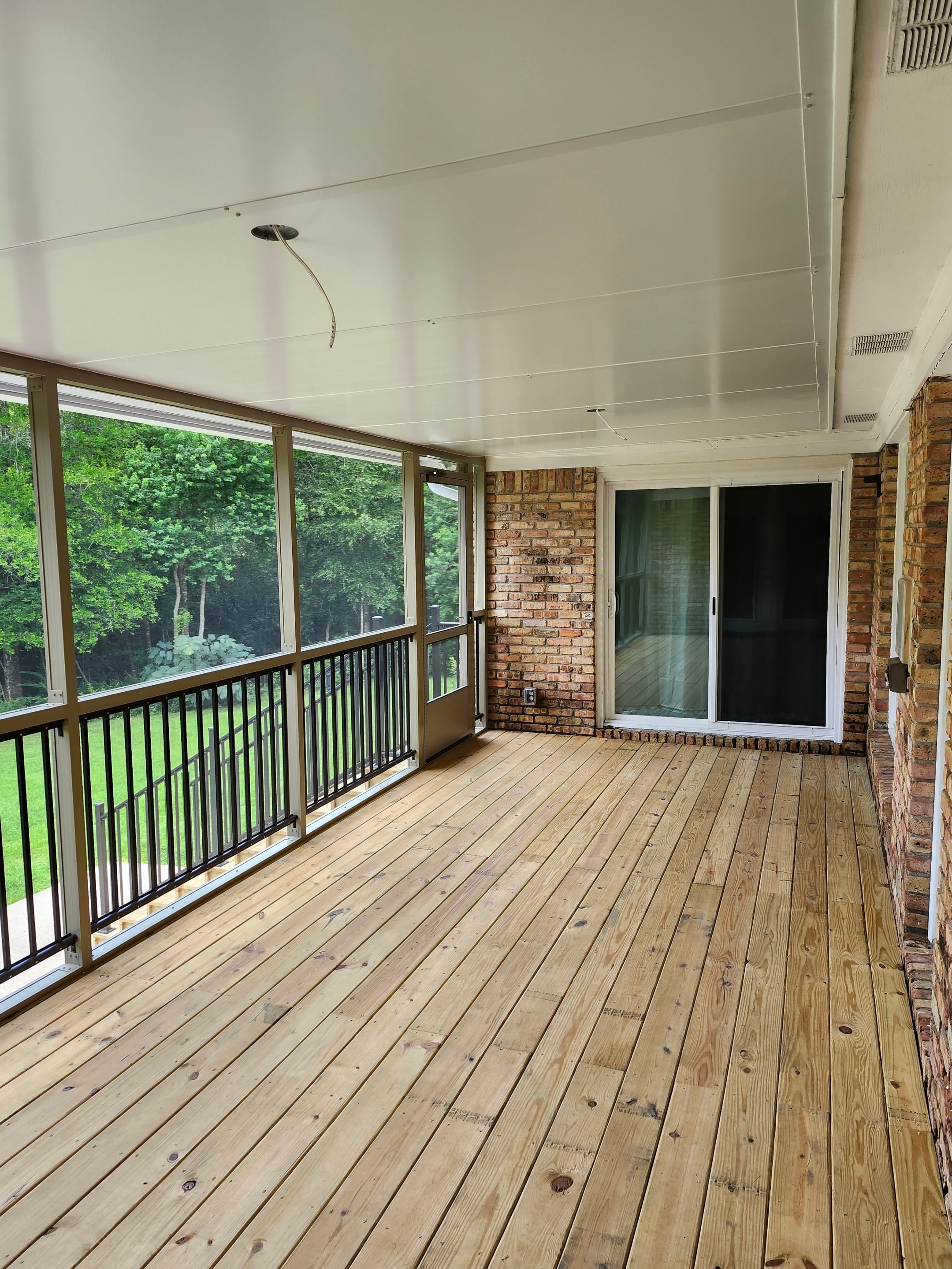 Screen Room w/Deck in Milton by Titan Sunrooms