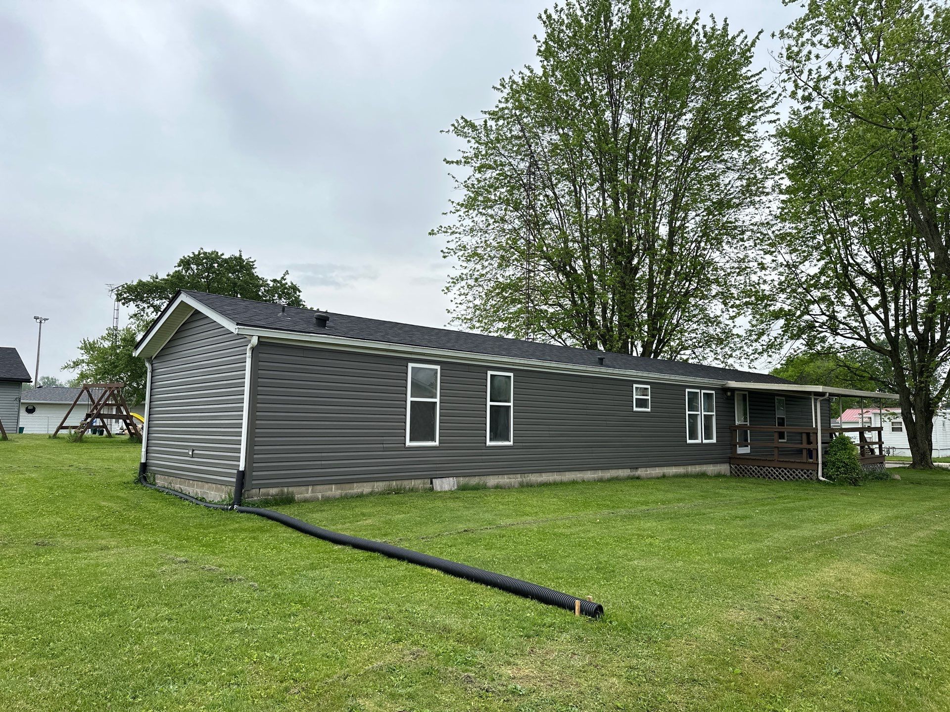 Roof and Siding Replacement using Norandex Cedar Knoll Graphite Siding and Owens Corning Durations in Onyx Black by WIW Enterprises Inc