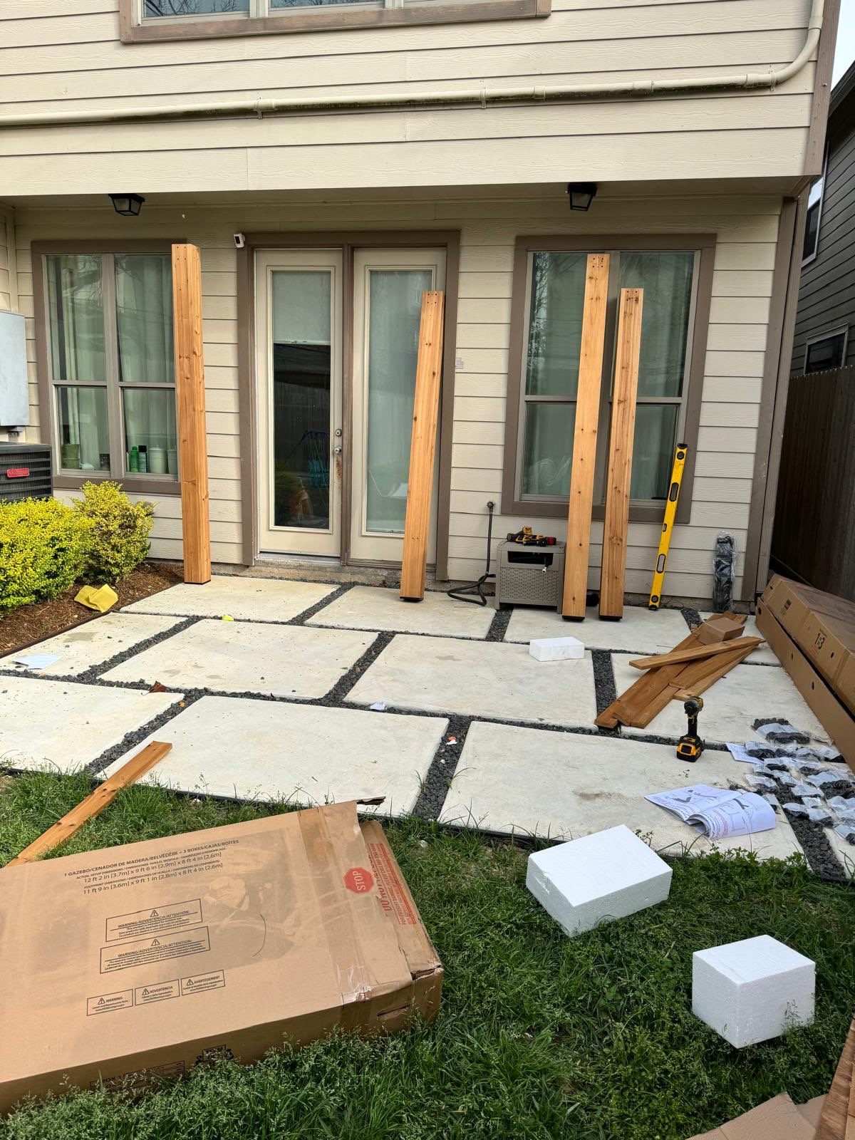 Backyard Upgrade: Professional Pergola Installation for Jennifer! ☀️🍹 by Texas Urban Elements