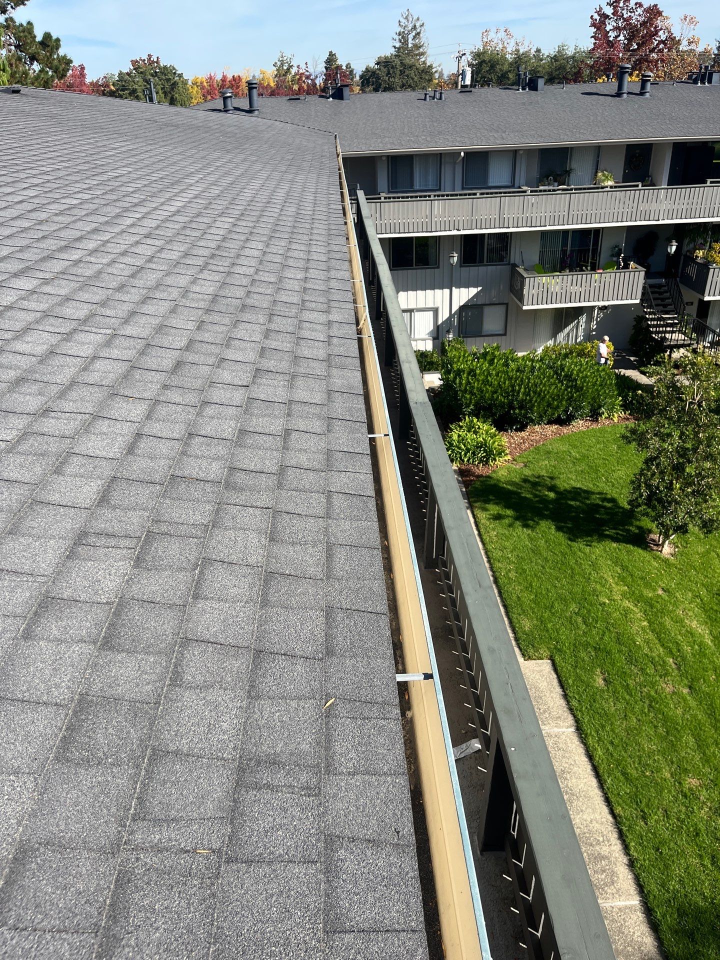 Commercial gutter cleaning Lincoln, NE after photo with clean gutters