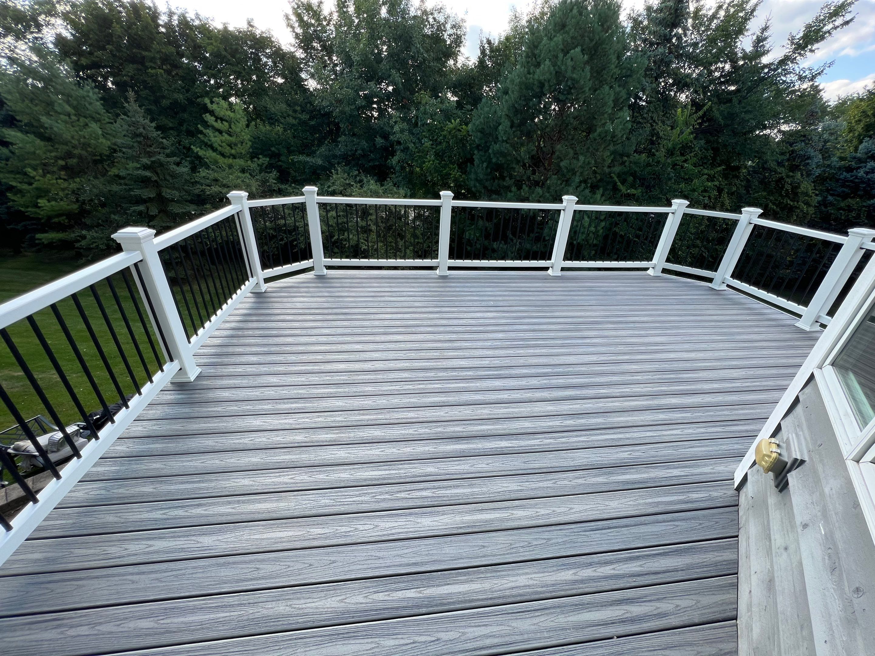 Deck by INQUSE GENERAL CONTRACTOR
