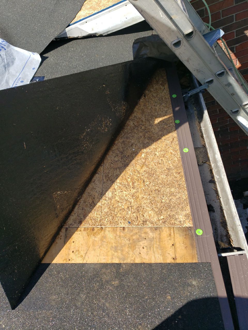 Brand: Atlas Pinnacle Color: Pristine Scotchgard Copper Canyon Drip: Musket Brown by Eagle Eye Roofing