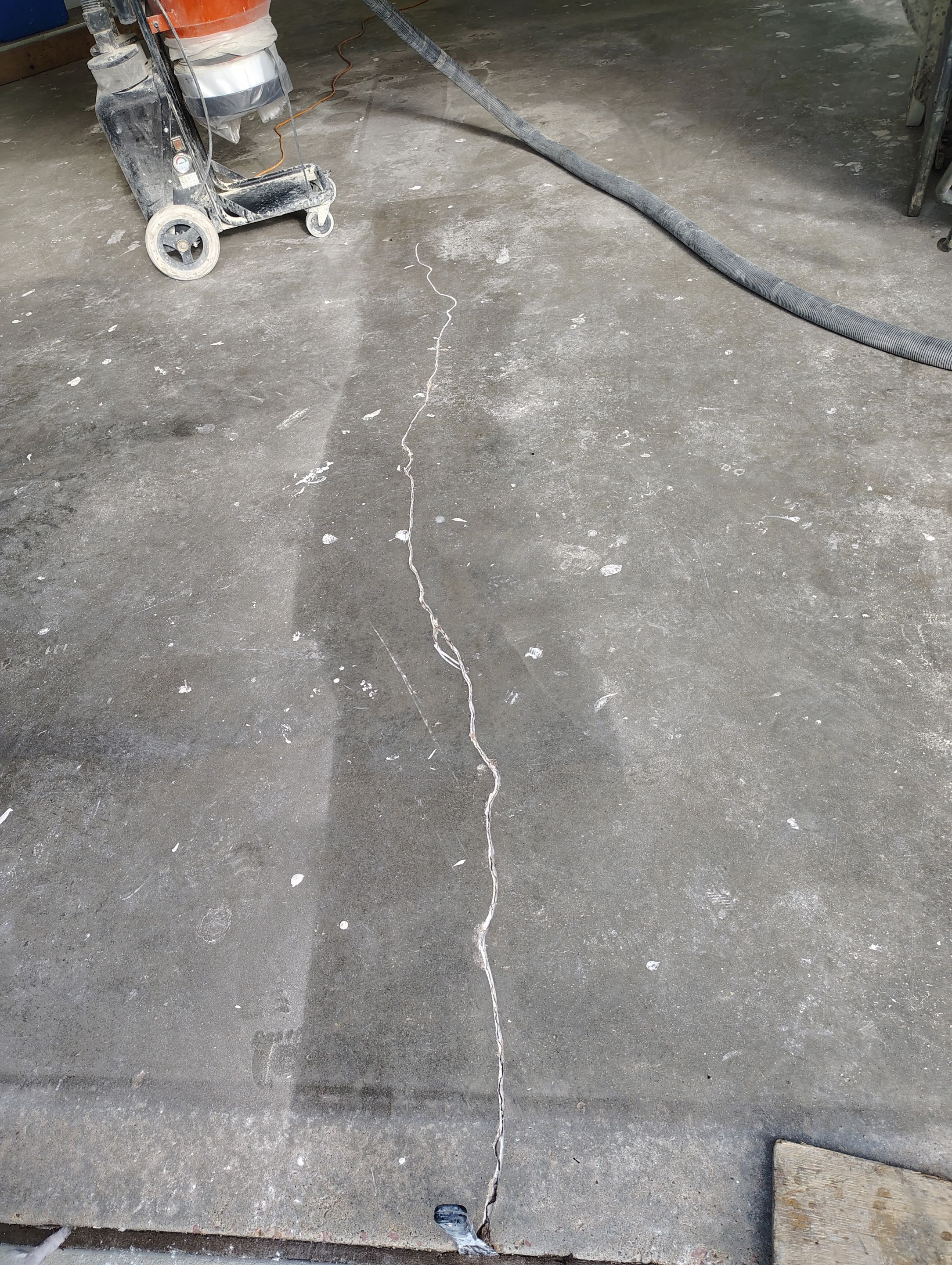 Sioux Falls Garage Floor Coating with Speckled Flake Finish by Select Painting, Coatings & Garage Cabinets