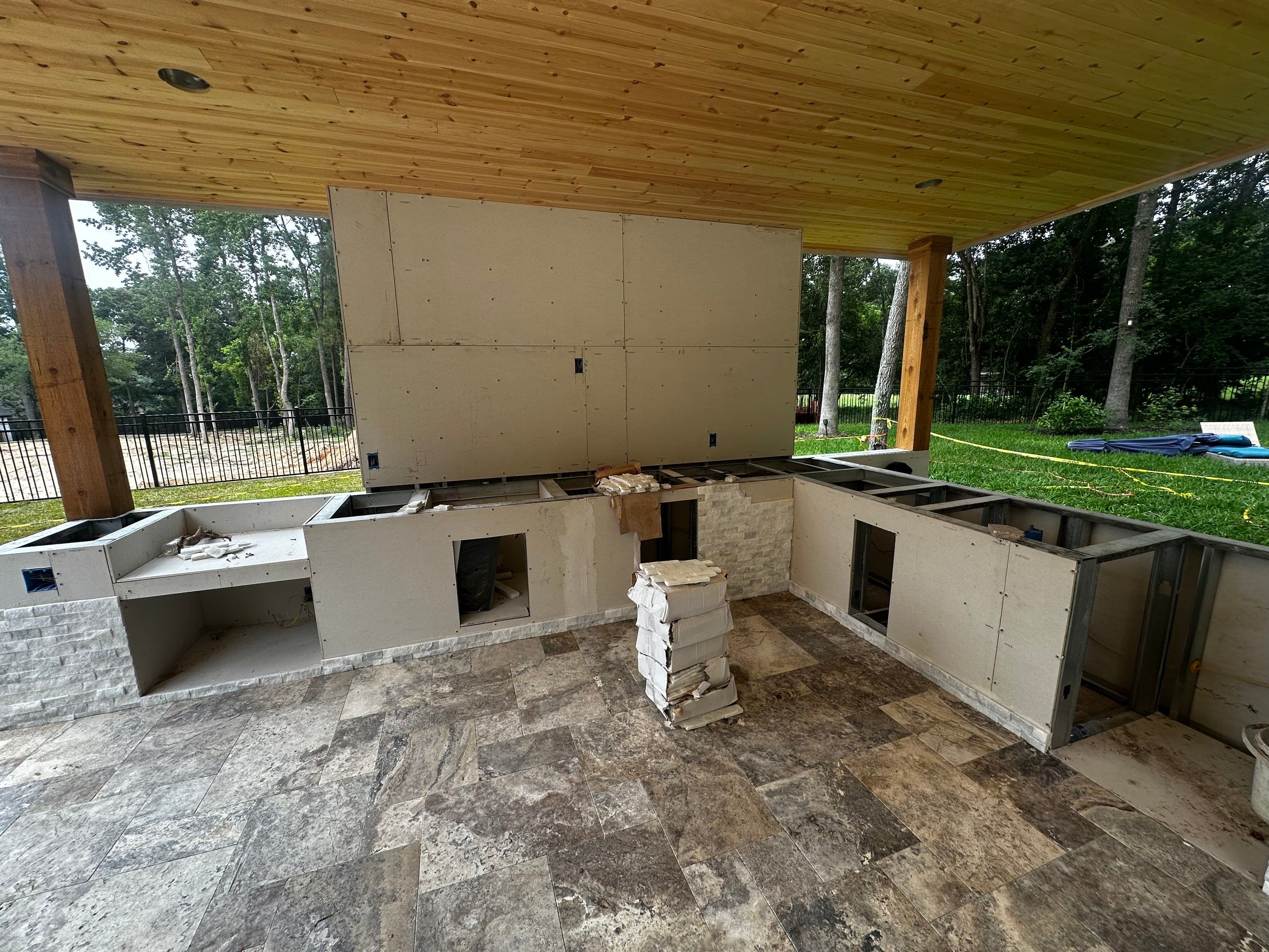 Modern Patio Cover and Kitchen in Montgomery by SophAlx LLC