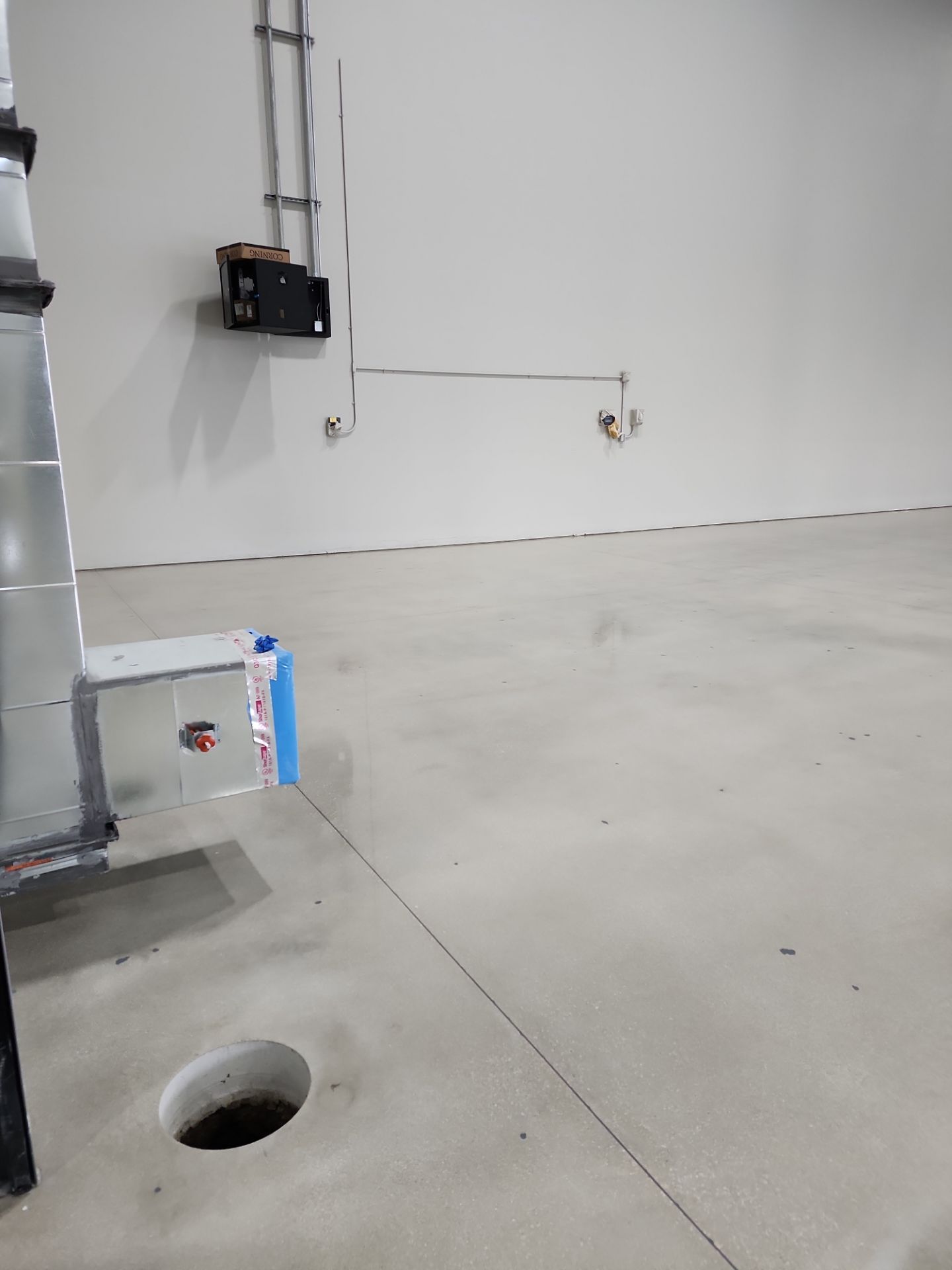 Pepsi Warehouse Concrete Polishing by Seamless Surfaces