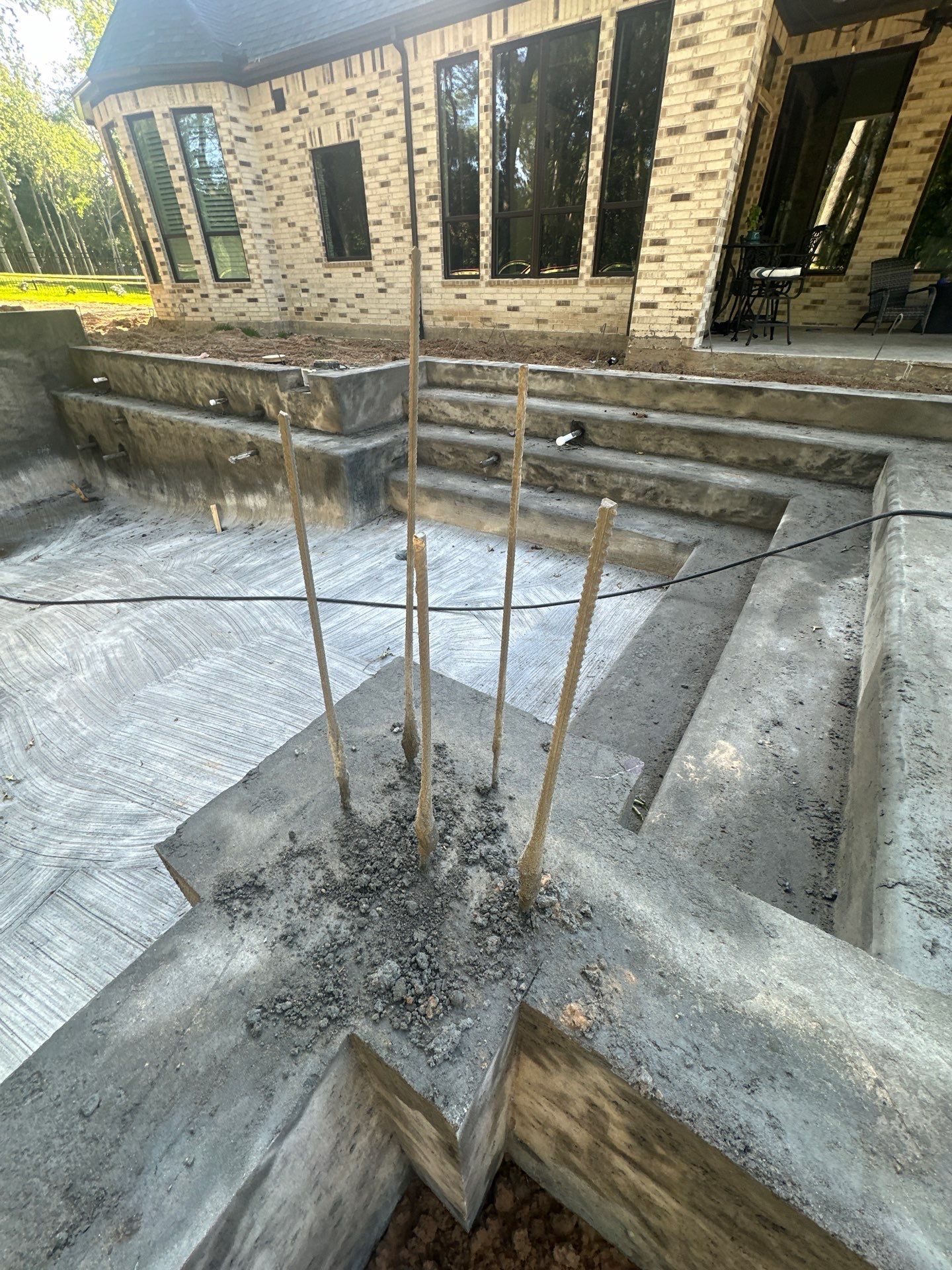 Modern Patio Cover and Kitchen in Montgomery by SophAlx LLC