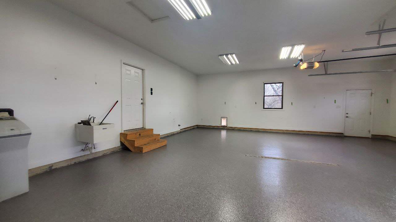 Briar Garage Clinton by Loud Bros