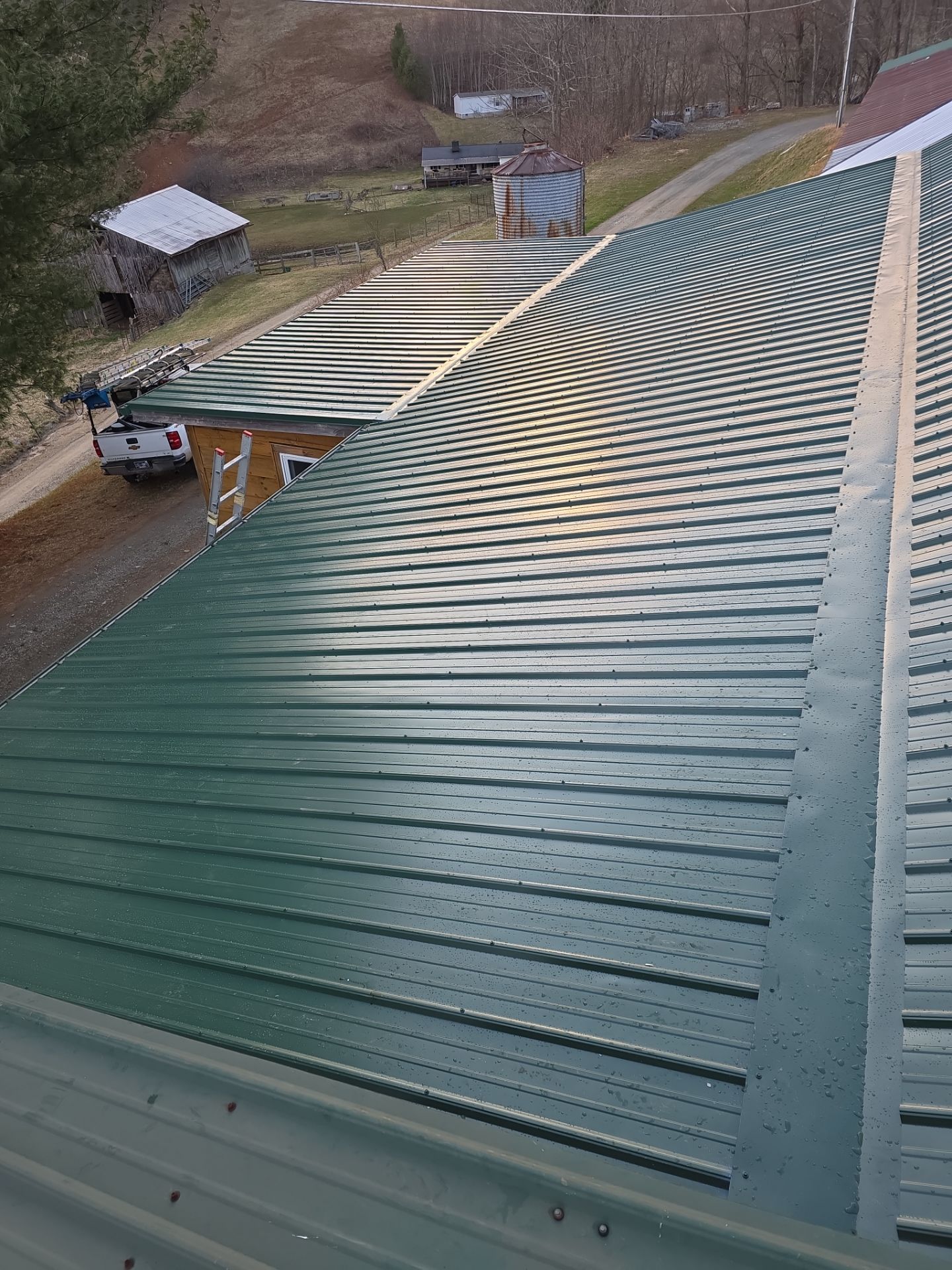 Newberry Barn by Omnia Roofing