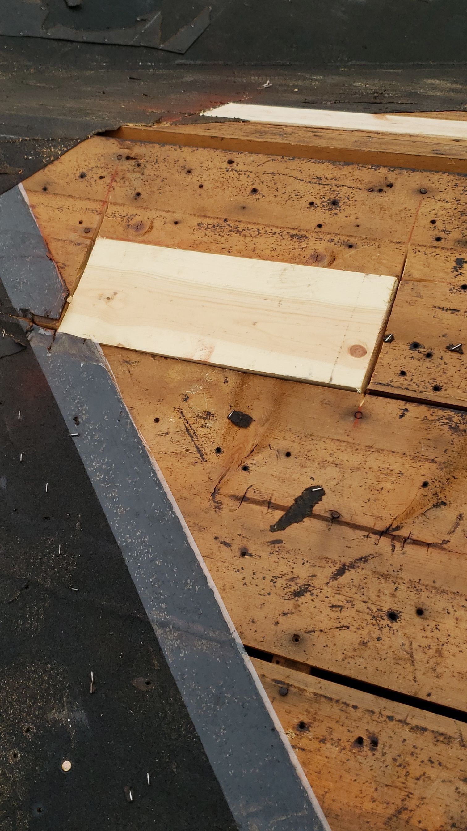 ATLAS PINNACLE COLOR: PRISTINE BLACK DRIP EDGE: WHITE by Eagle Eye Roofing