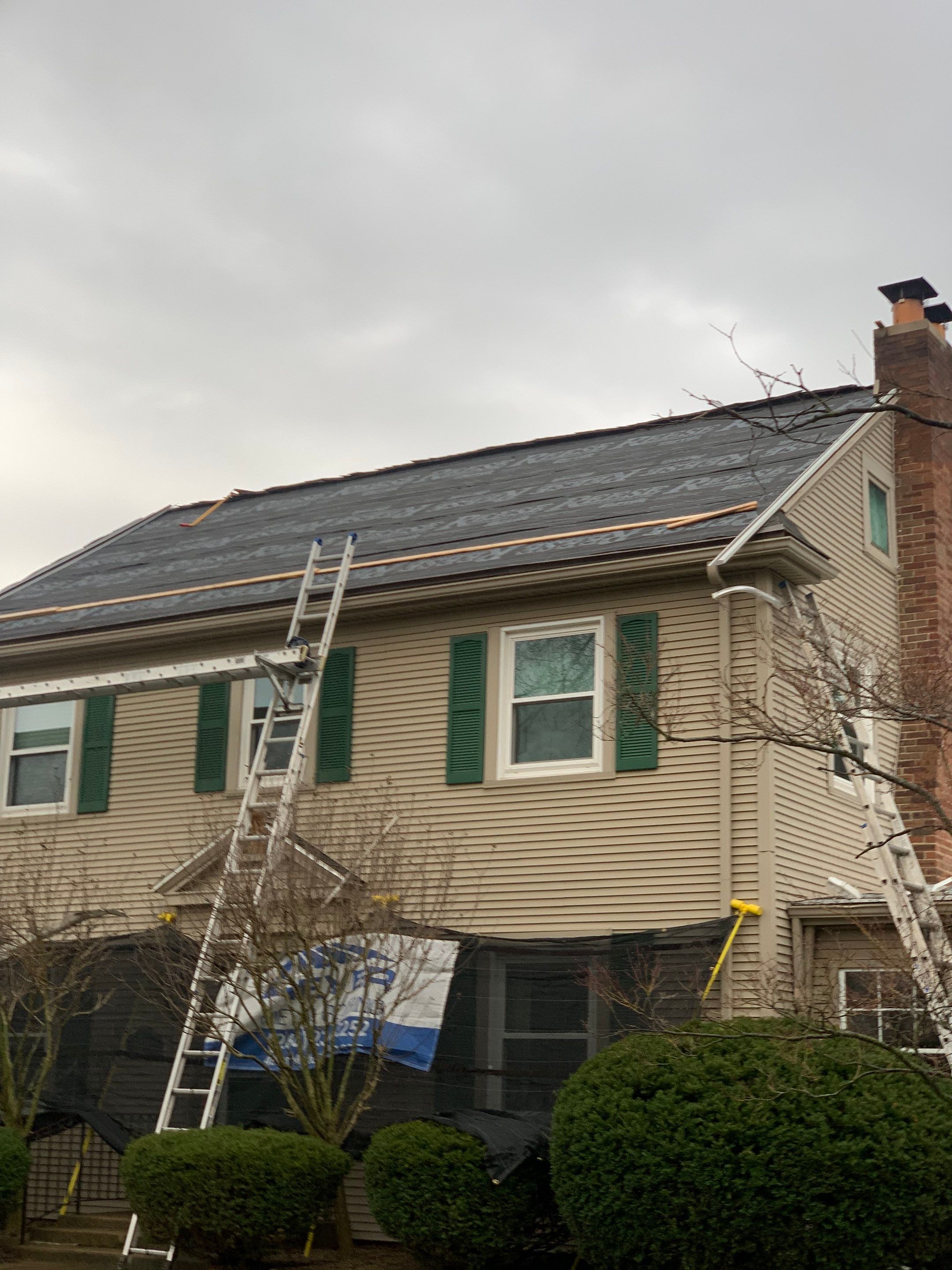 Residential Roofing Installation using Vic West Nothridge Slate by 4Ever Metal Roofing
