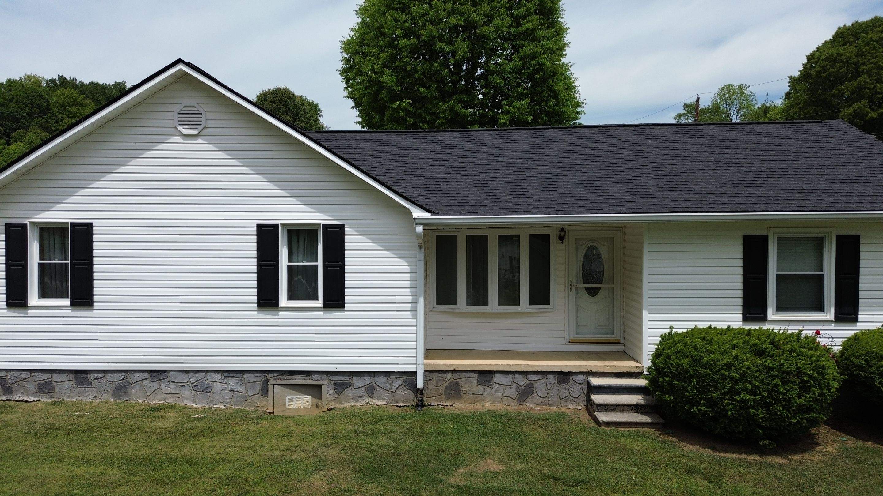 Martin Residence by Omnia Roofing