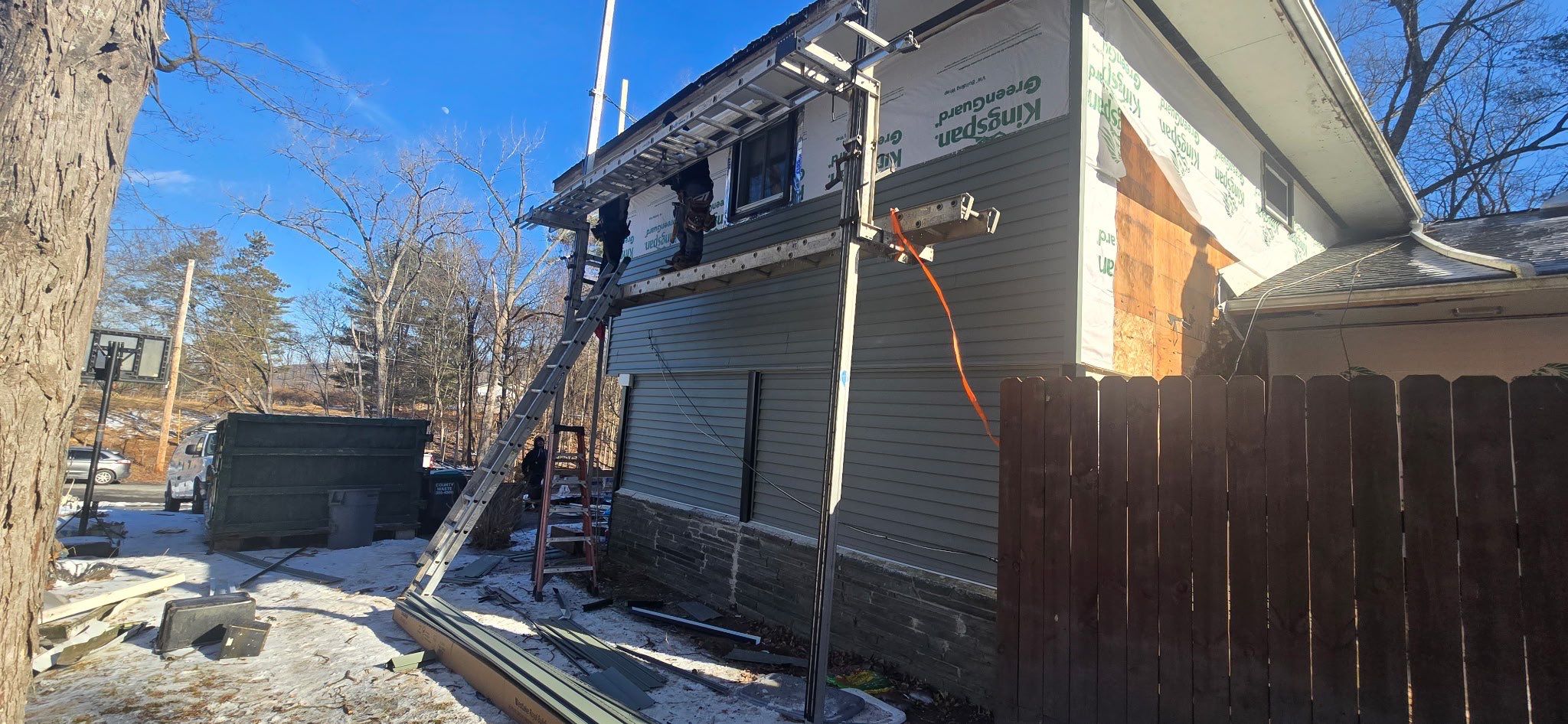 New vinyl siding in Ellenville NY by roberts roofing