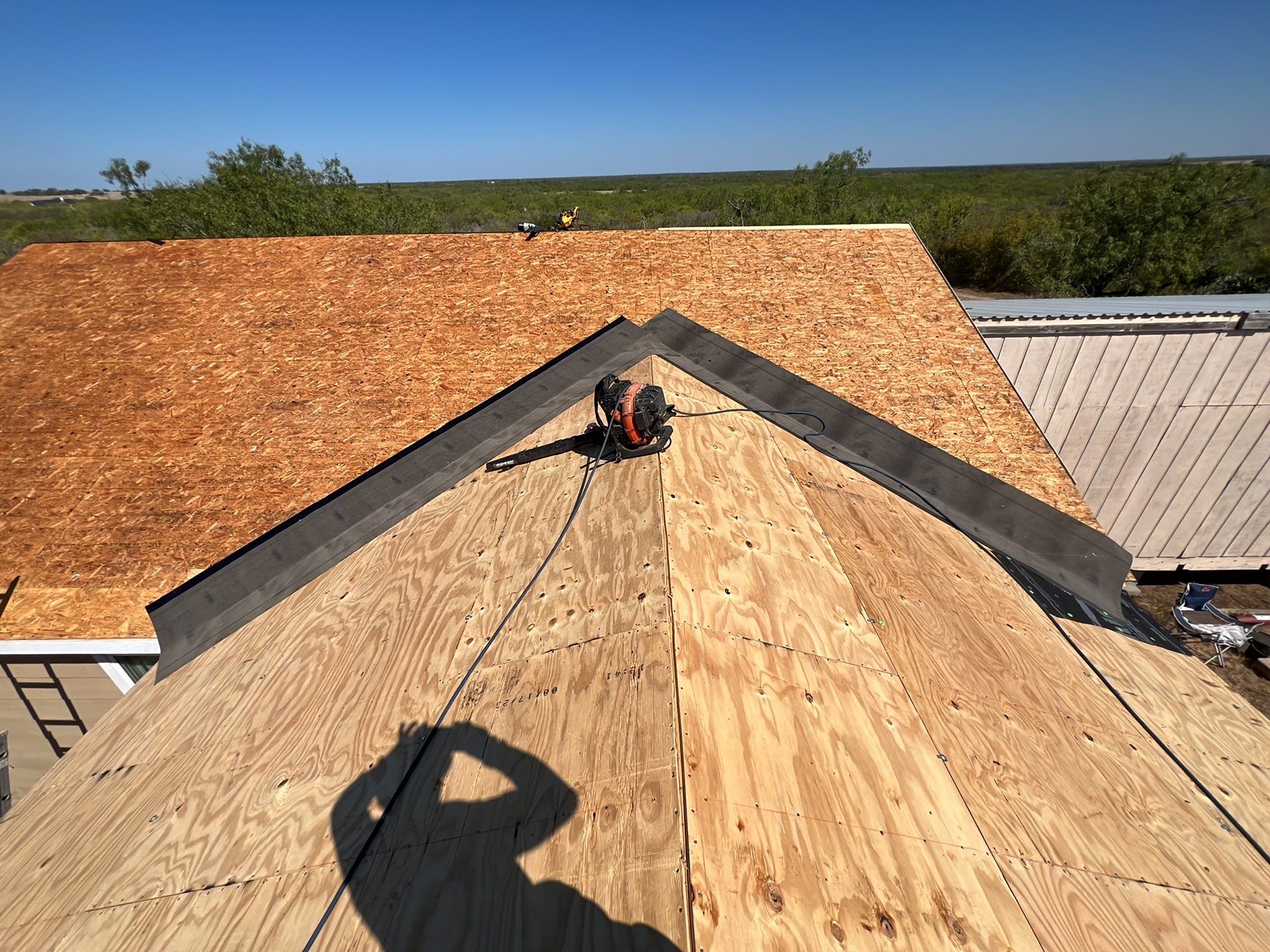 Front Porch Sitt'n by Bayfront Roofing and Construction