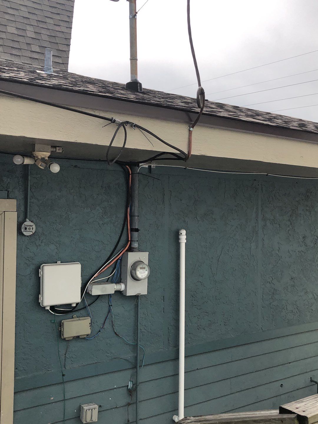 Gutter Installation using Wicker K-Style Seamless Gutters by Gutter Professors