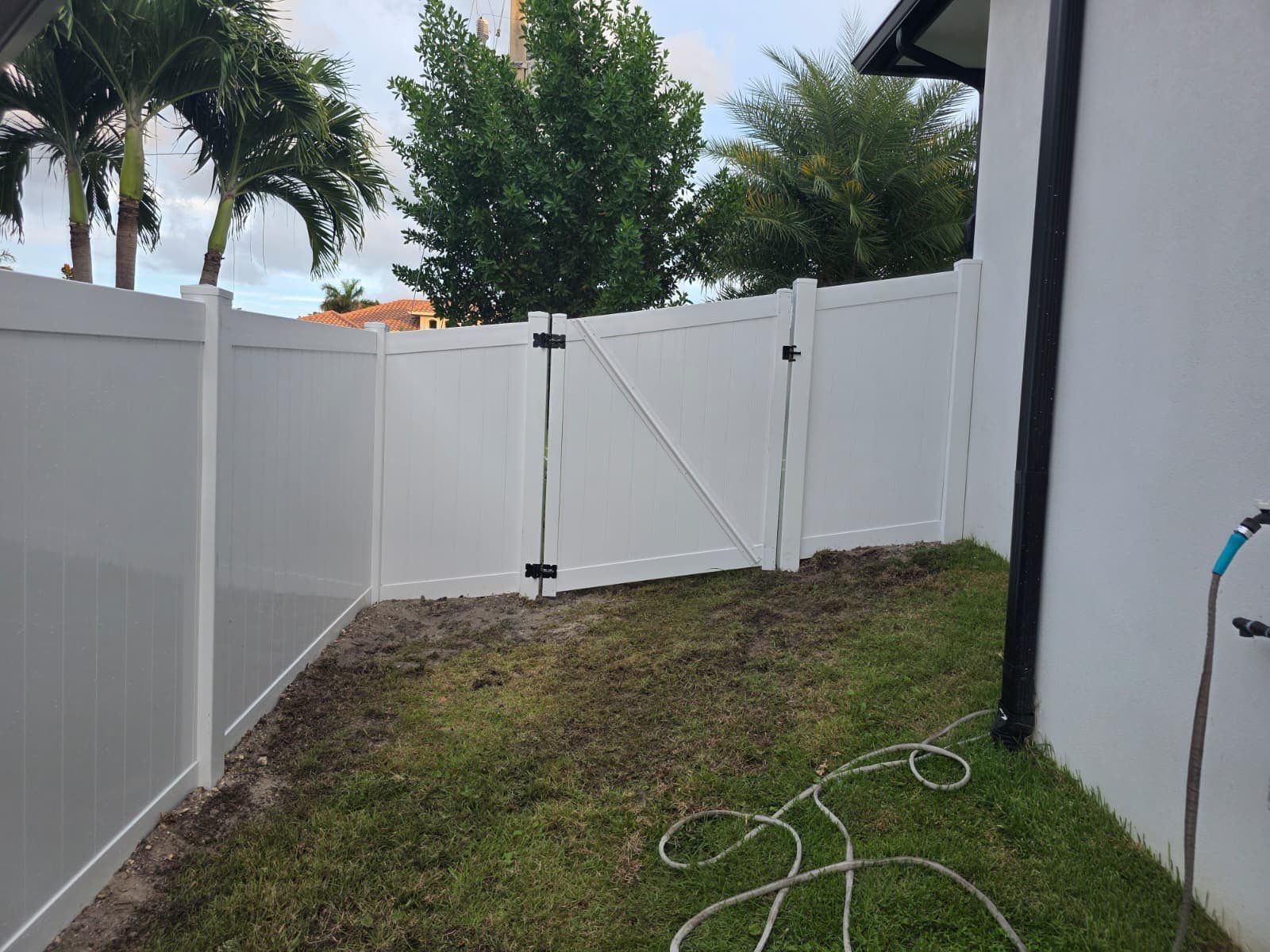 Marco Island Waterfront Vinyl Privacy Fence and Aluminum Railing by True Fence LLC