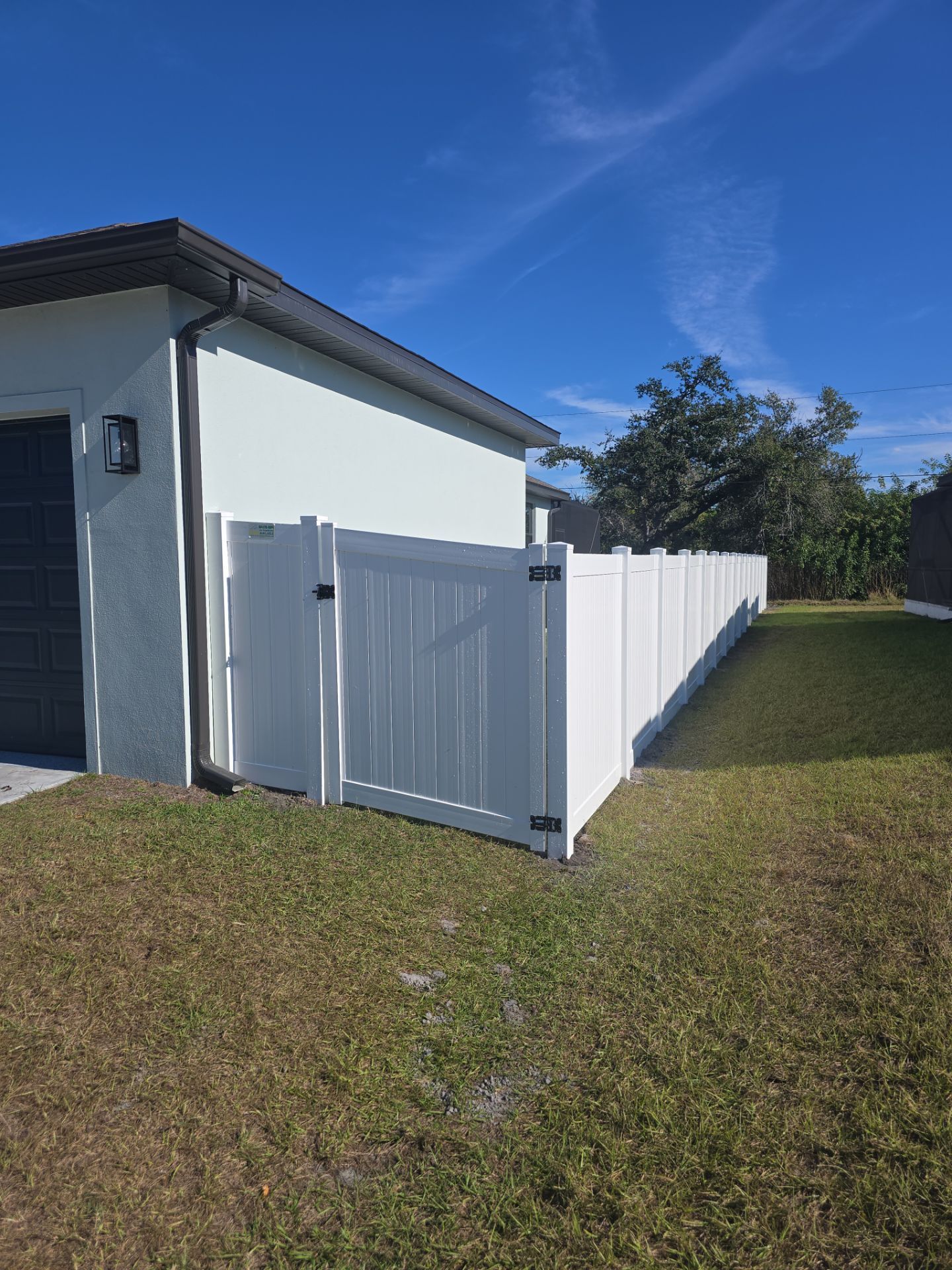 Vinyl Fence Install in Port Charlotte by True Fence LLC