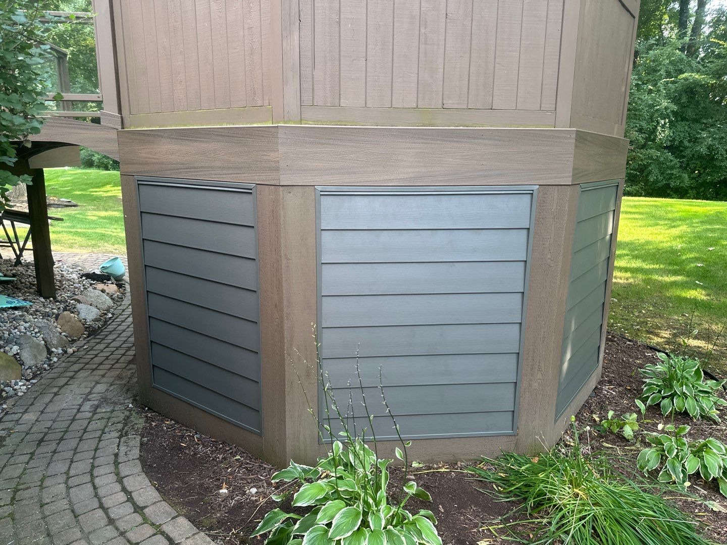 Roof Replacement using Owens Corning Peppercorn and Siding Replacement using Ascend Charcoal Smoke by 180 Contractors