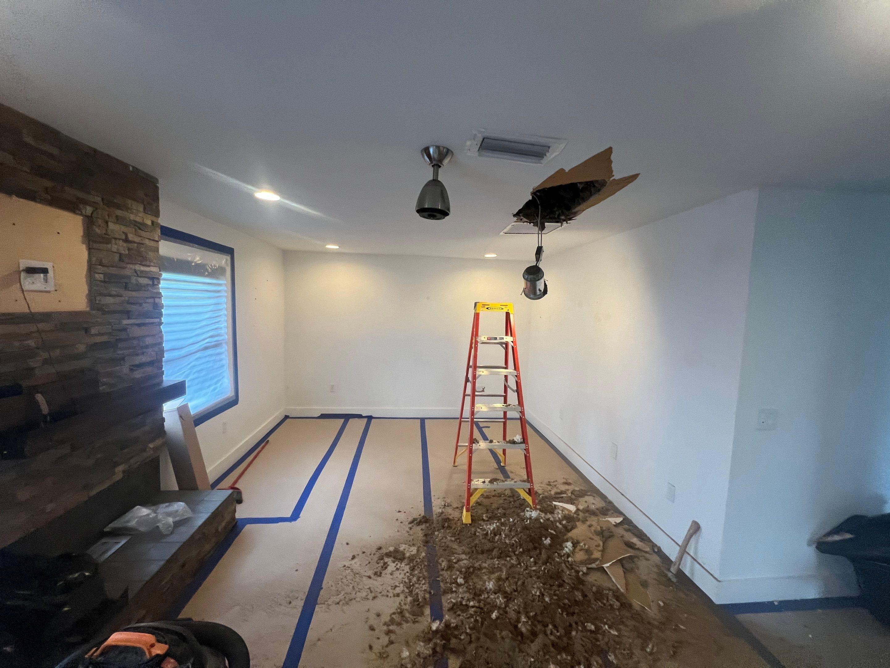 Windstorm Damage & Multi-Room Water Mitigation in St. Petersburg by Right On Time Restoration