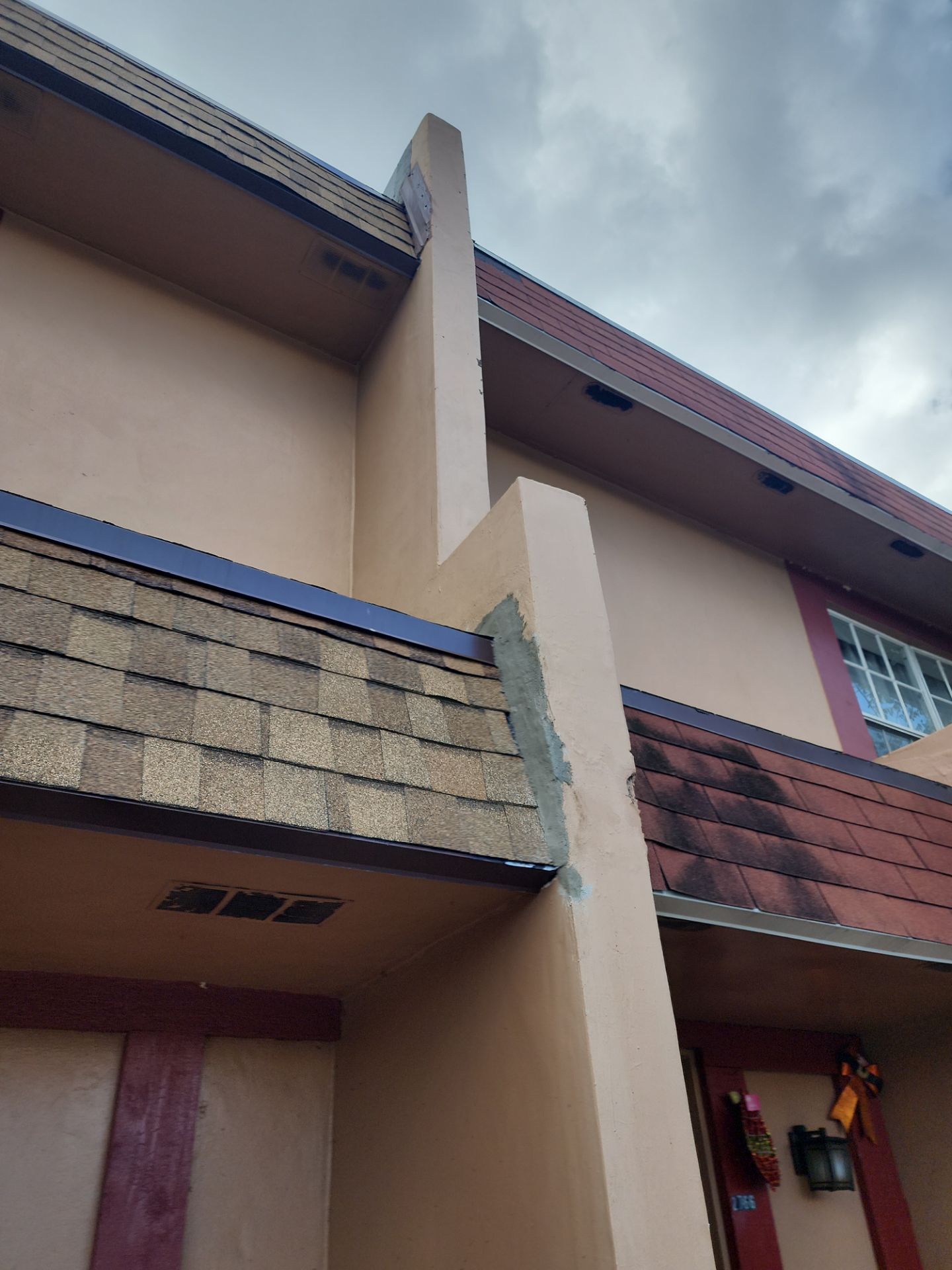 Mansard shingles and flat by Windows Roofs Plus Inc.