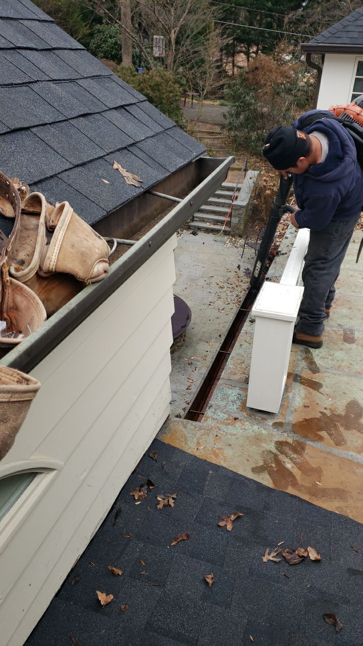 McLean: Certainteed Landmark Pro Designer Shingles in Max Def Charcoal Black by RM Banning, Inc.