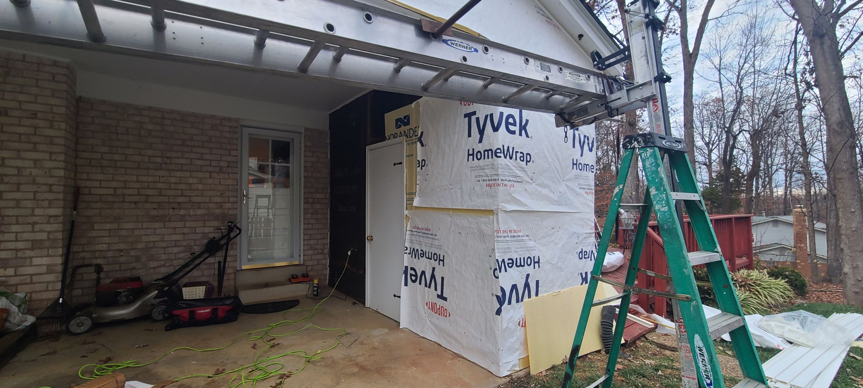 Springfield CertainTeed Charcoal Black Roof & CertainTeed Colonial White Siding by RM Banning, Inc.