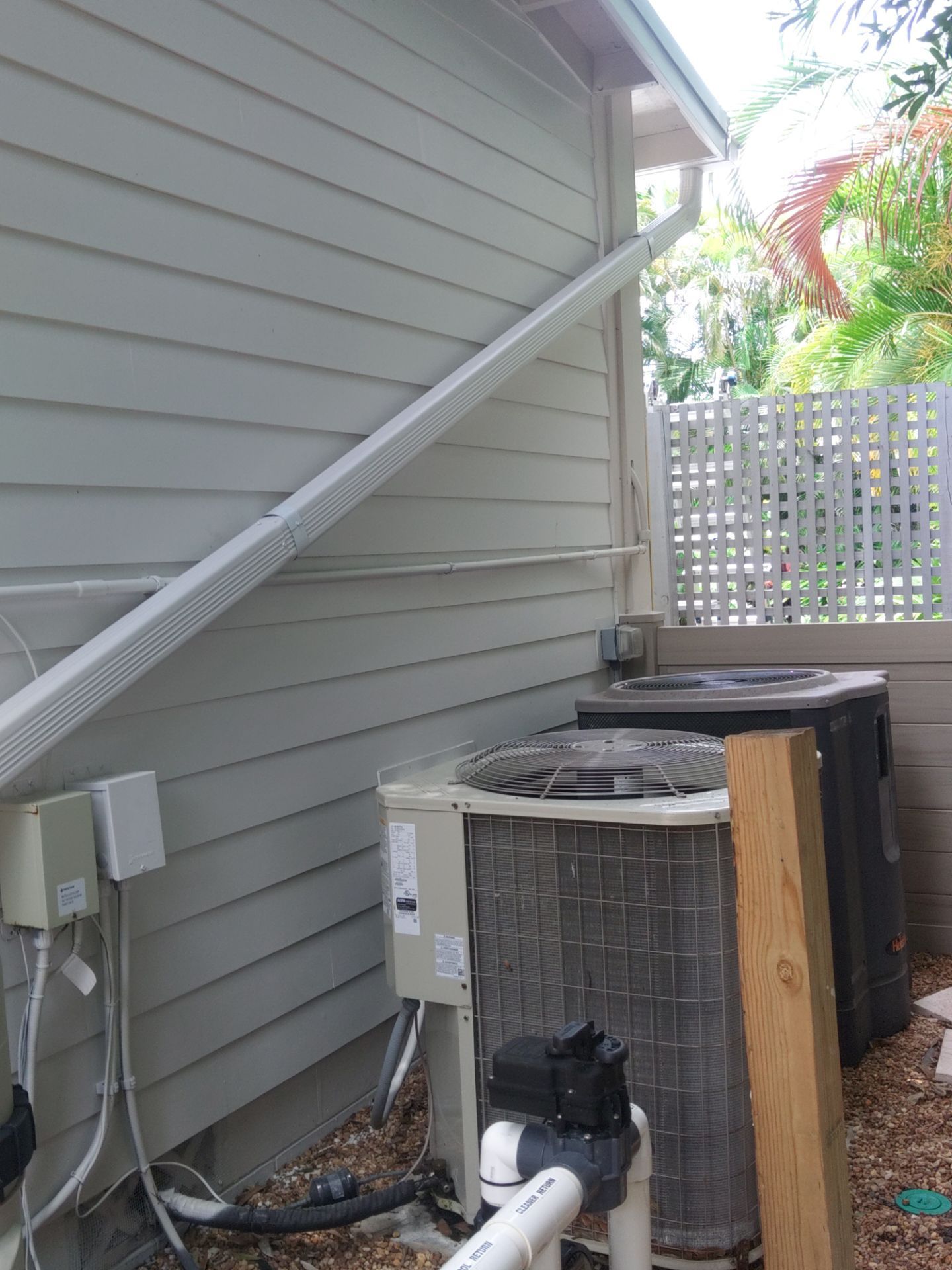 Aluminum Seamless Gutters using 3X4 Elbow Downspout in Sarasota FL by Gutter Professors